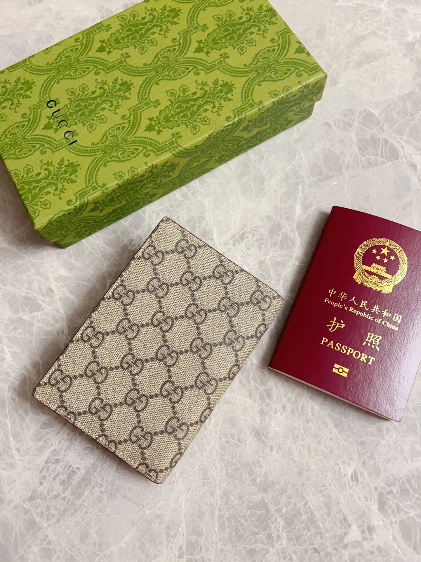 💰340 🇭🇺🇭🇺Gucci’s latest series is presented ~ Passport Holder 🧬🧬The two-tone design full of contrasting beauty makes the GG logo emblazoned on the bag show off🧬🧬Brown/Brown Brown/Maroon Size: 13.5x 9.5cm Model: 795229