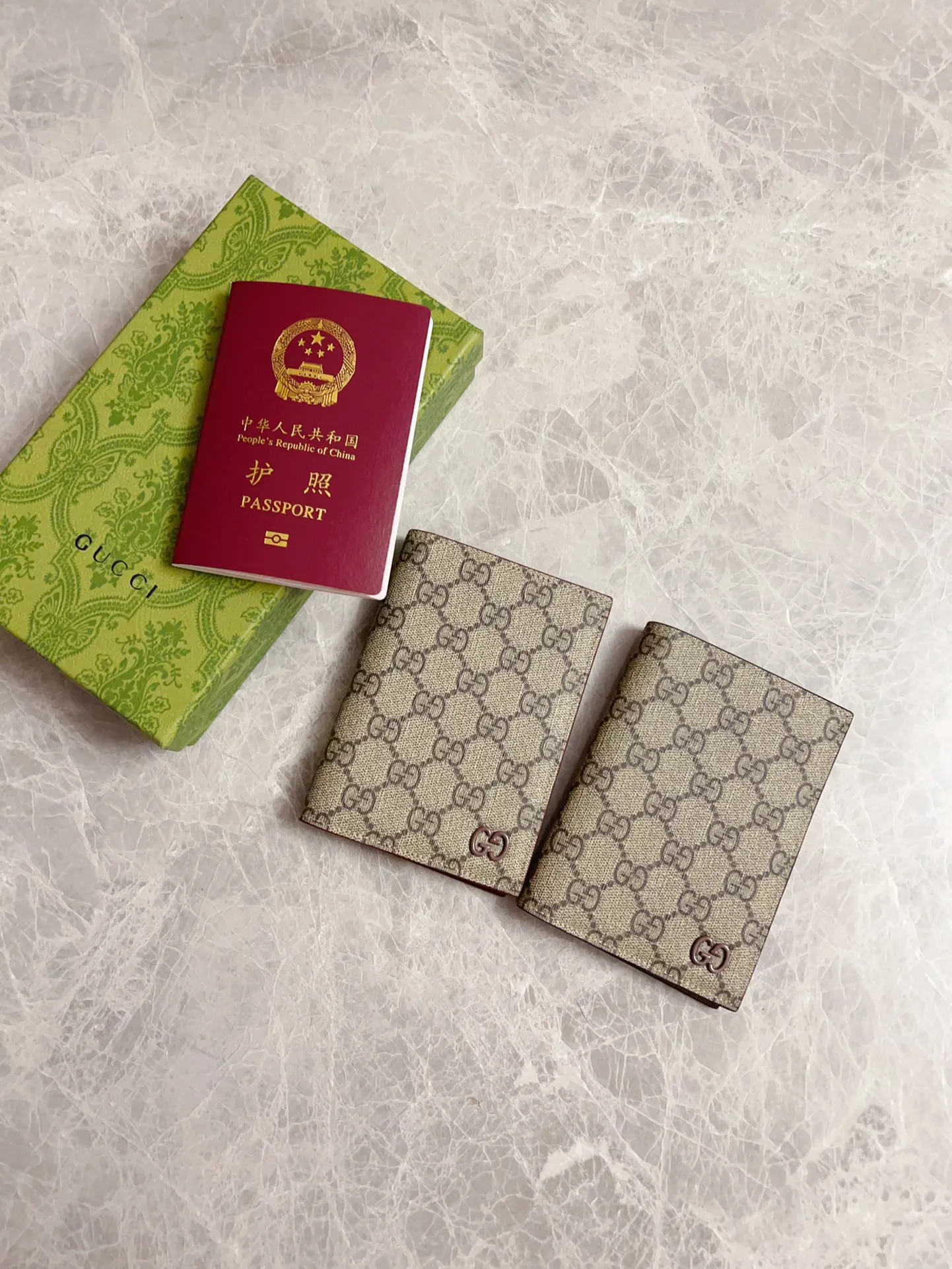 💰340 🇭🇺🇭🇺Gucci’s latest series is presented ~ Passport Holder 🧬🧬The two-tone design full of contrasting beauty makes the GG logo emblazoned on the bag show off🧬🧬Brown/Brown Brown/Maroon Size: 13.5x 9.5cm Model: 795229