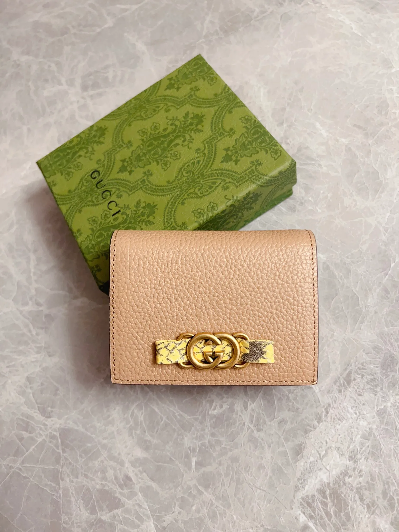 💰400 🇮🇹🇮🇹Gucci’s latest ~ small wallet with interlocking Double G python leather bow🍓🍓Exquisitely crafted from original factory calfskin, 🍓🍓The front bow is made with python leather piping and antique gold tone interlocking Double G details, 🍓🍓Iconic fashion item🍓🍓Model: 746059, Size: 11x 8.5x3cm