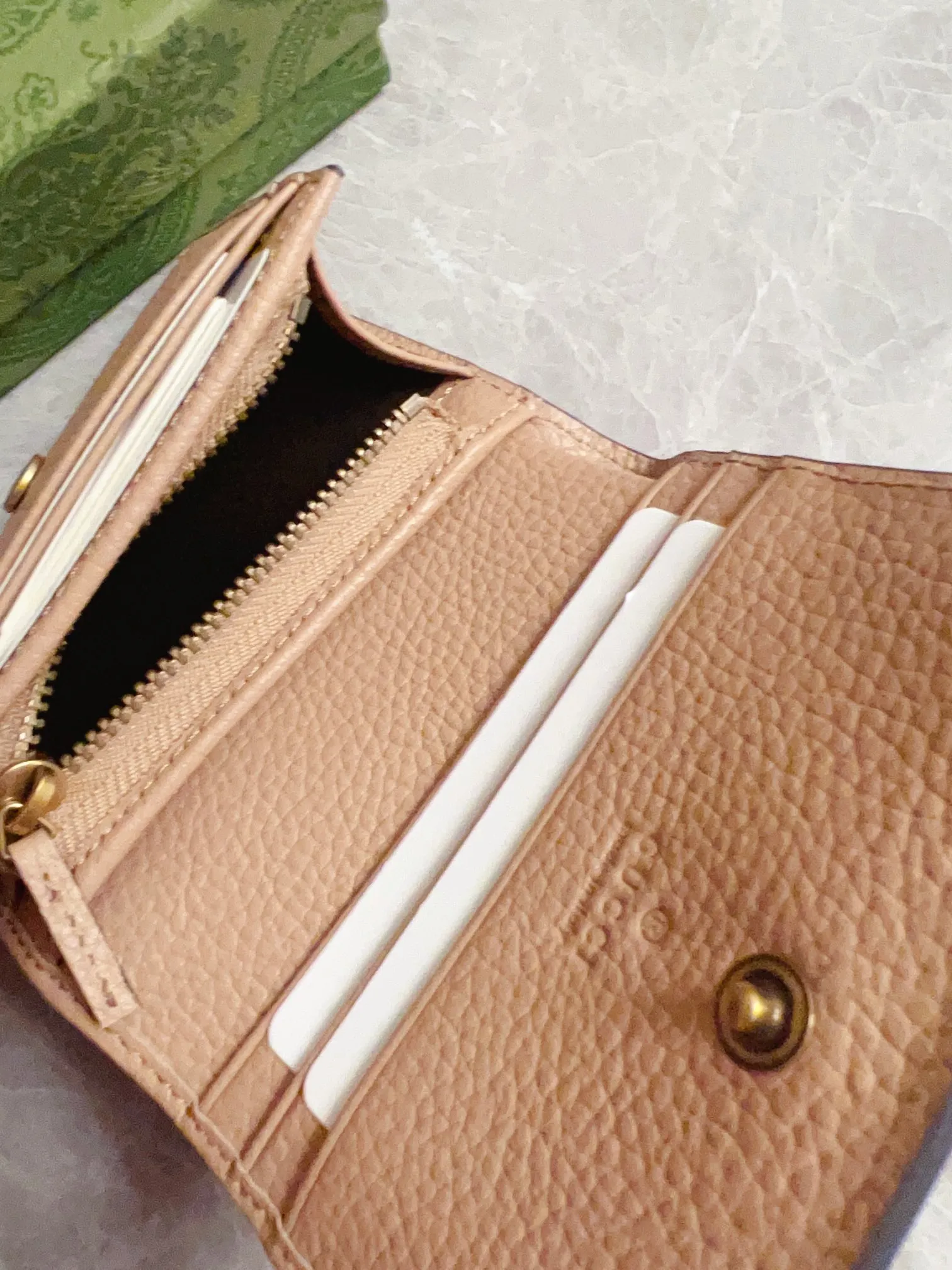 💰400 🇮🇹🇮🇹Gucci’s latest ~ small wallet with interlocking Double G python leather bow🍓🍓Exquisitely crafted from original factory calfskin, 🍓🍓The front bow is made with python leather piping and antique gold tone interlocking Double G details, 🍓🍓Iconic fashion item🍓🍓Model: 746059, Size: 11x 8.5x3cm