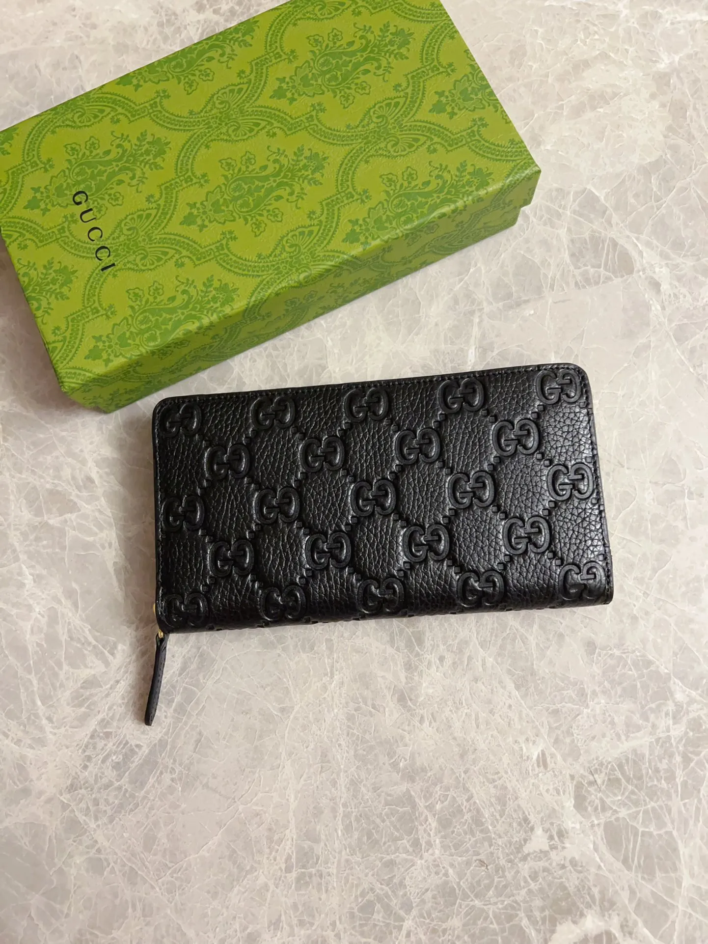 💰 450 🇮🇹🇮🇹New GG Emblem series super soft pink embossed/full leather wallet! 💋💋Model: 821803, size: 19x10x2.5cm