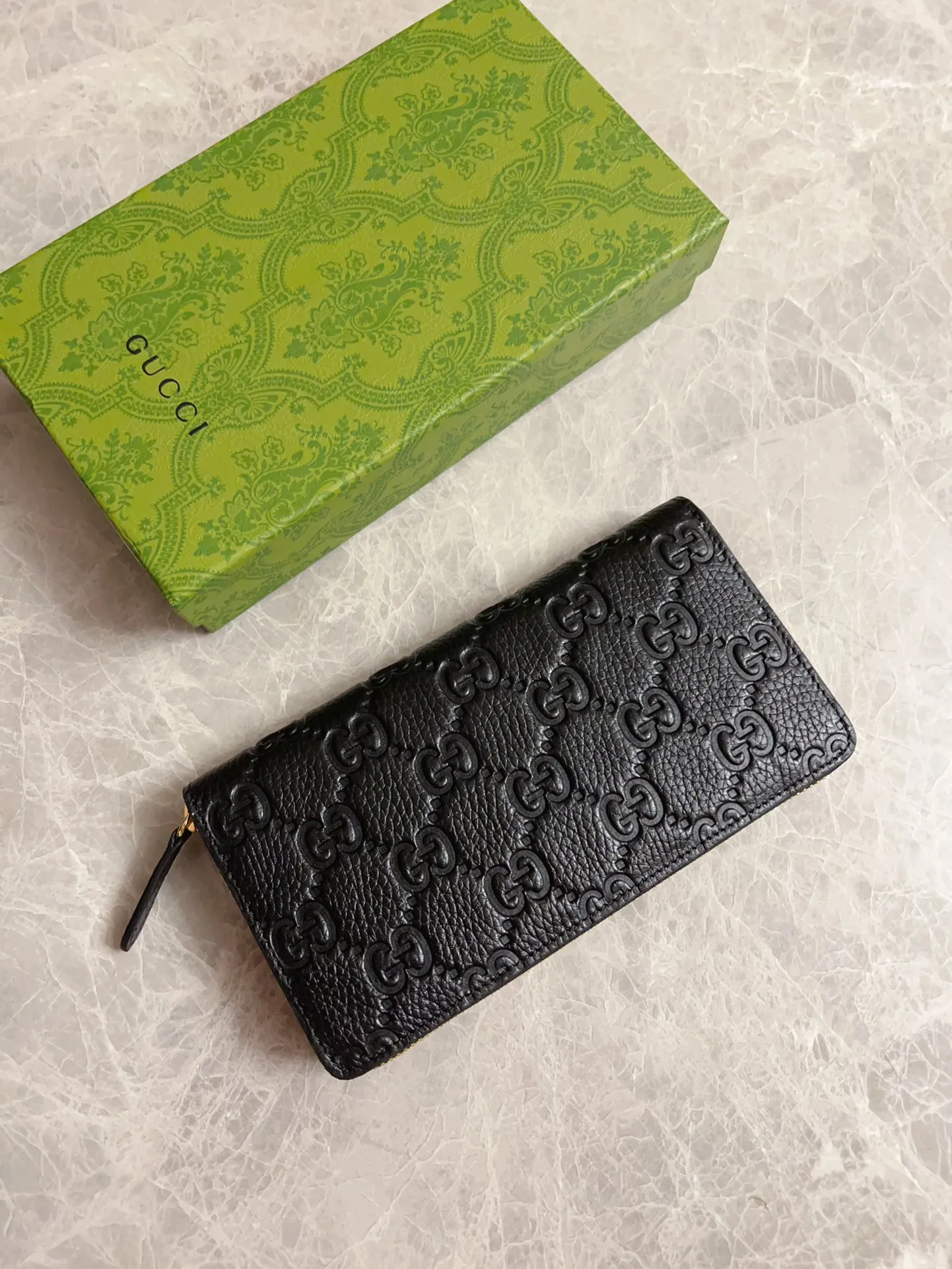 💰 450 🇮🇹🇮🇹New GG Emblem series super soft pink embossed/full leather wallet! 💋💋Model: 821803, size: 19x10x2.5cm