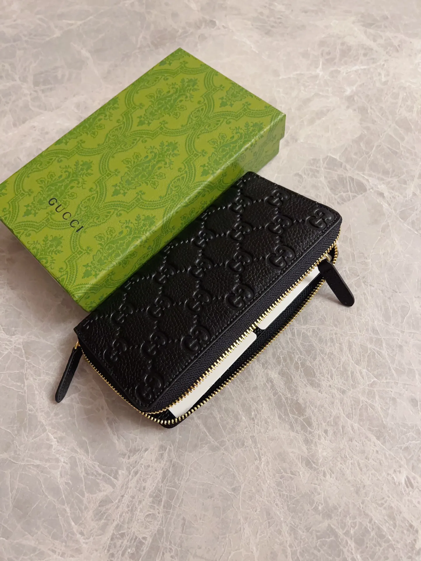 💰 450 🇮🇹🇮🇹New GG Emblem series super soft pink embossed/full leather wallet! 💋💋Model: 821803, size: 19x10x2.5cm