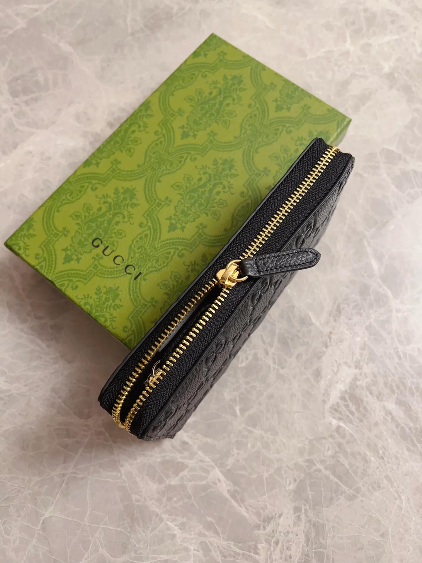 💰 450 🇮🇹🇮🇹New GG Emblem series super soft pink embossed/full leather wallet! 💋💋Model: 821803, size: 19x10x2.5cm