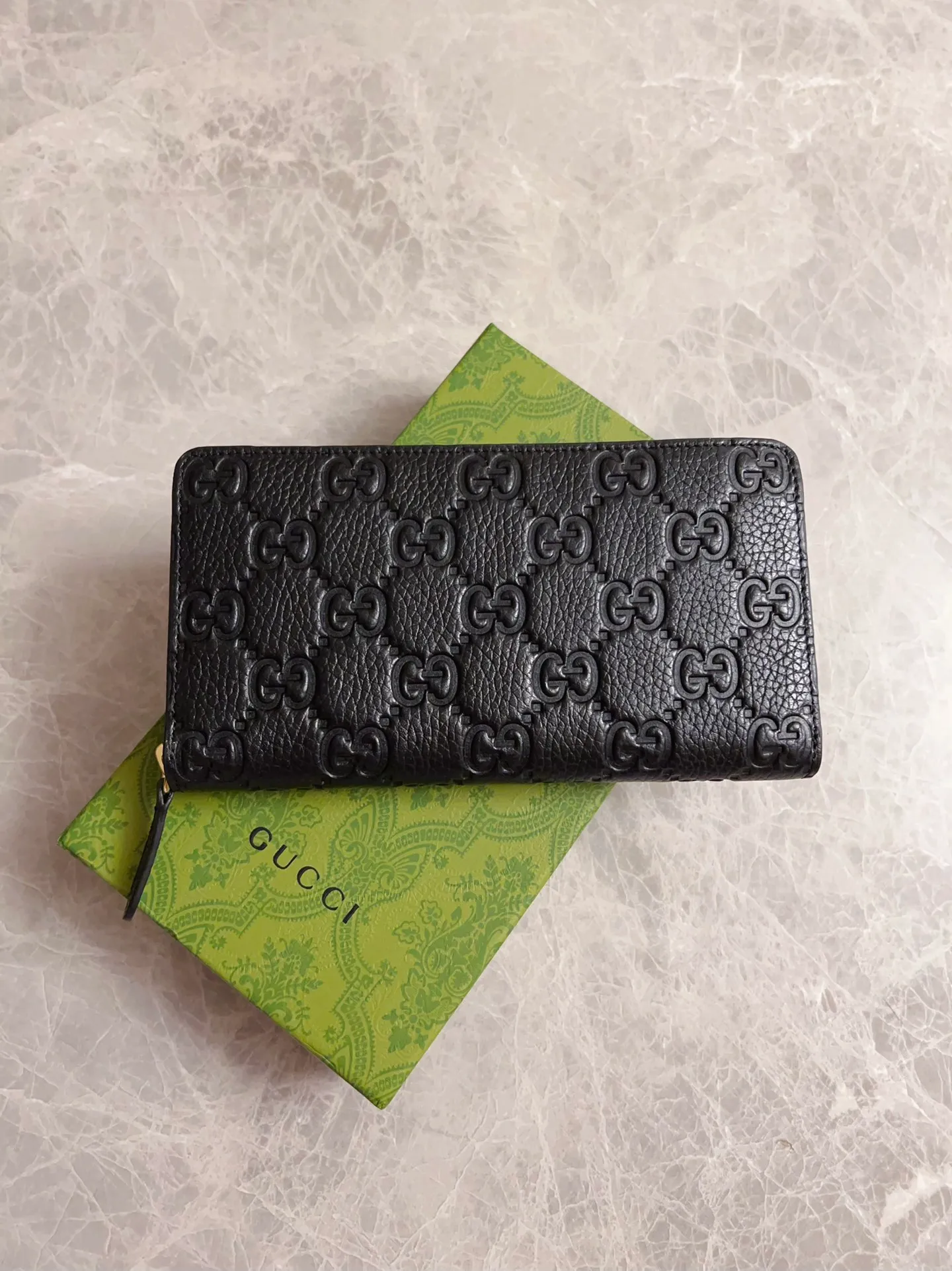 💰 450 🇮🇹🇮🇹New GG Emblem series super soft pink embossed/full leather wallet! 💋💋Model: 821803, size: 19x10x2.5cm