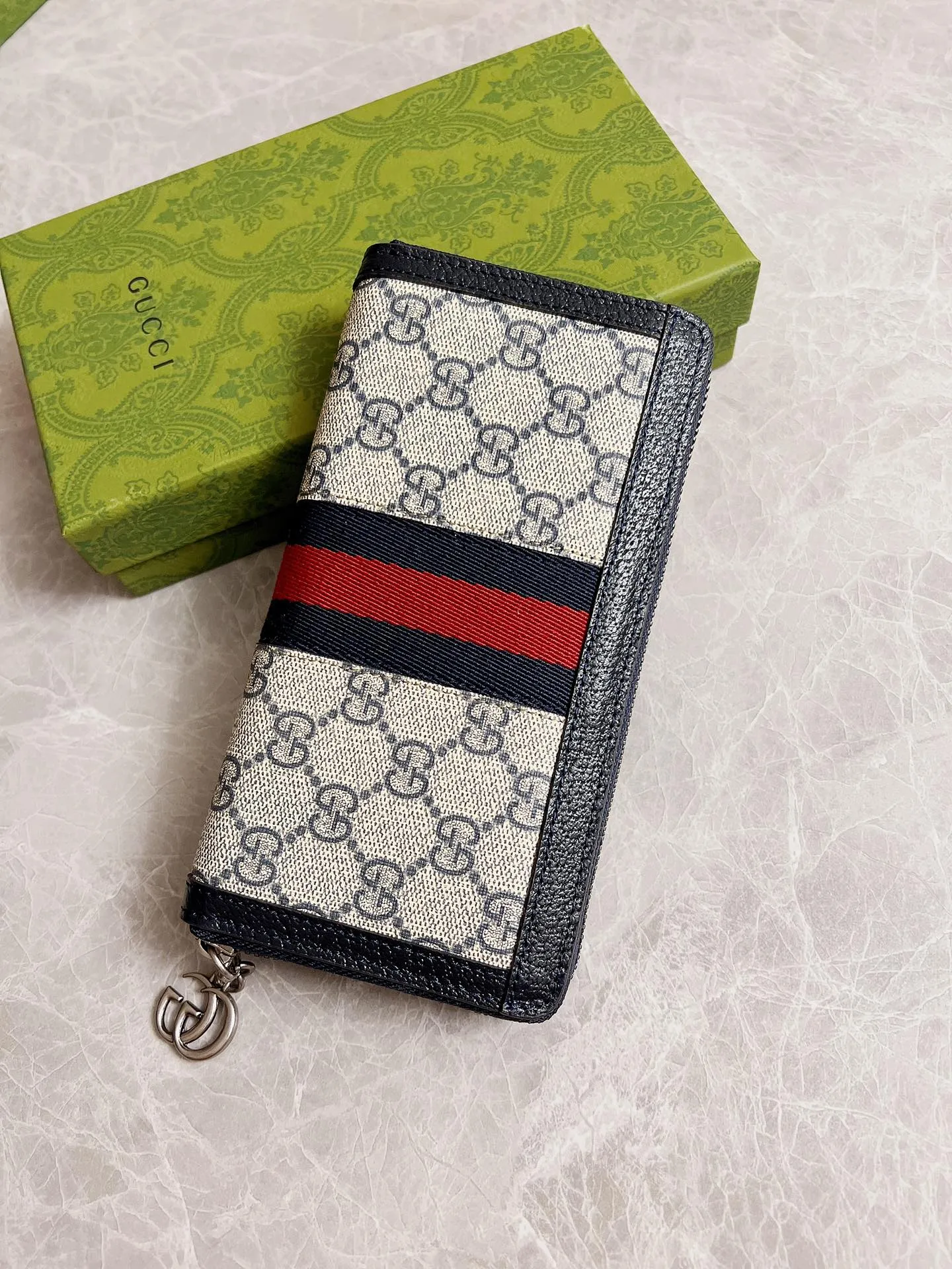 [Top original order] [Authentic packaging] 💰410🇭🇺🇭🇺 The official website is synchronized with the new model! Ophidia series ~ long zipper clip, 🧤🧤 is made of GG Supreme high-grade blue PVC fabric 🧤🧤 with iconic double G gun silver hardware marks, classic blue and red webbing, exquisitely made! 🧤🧤Model number: 523154, size: W19xH10xD3cm, color: blue PVC
