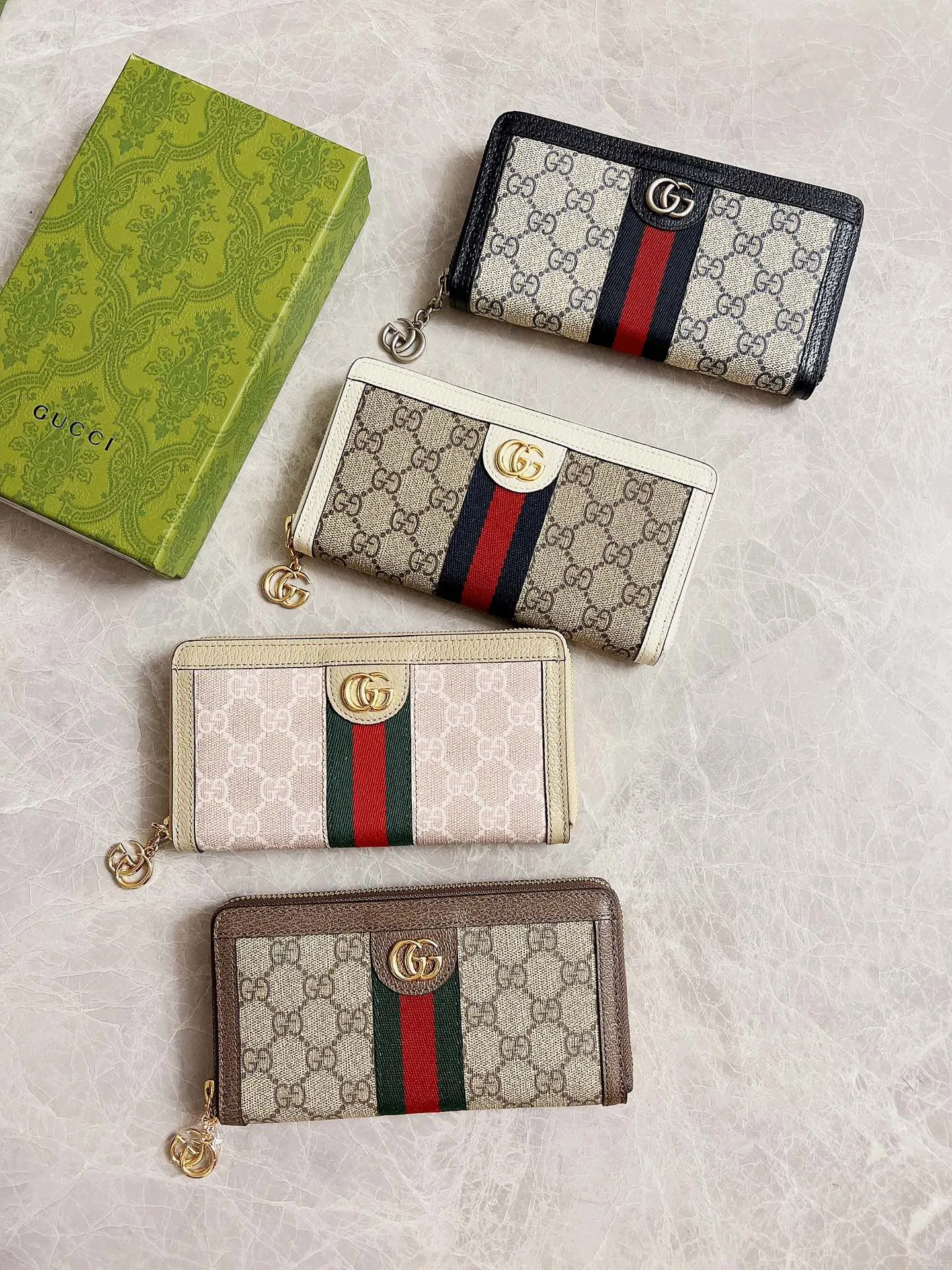 [Top original order] [Authentic packaging] 💰410🇭🇺🇭🇺 The official website is synchronized with the new model! Ophidia series ~ long zipper clip, 🧤🧤 is made of GG Supreme high-grade blue PVC fabric 🧤🧤 with iconic double G gun silver hardware marks, classic blue and red webbing, exquisitely made! 🧤🧤Model number: 523154, size: W19xH10xD3cm, color: blue PVC