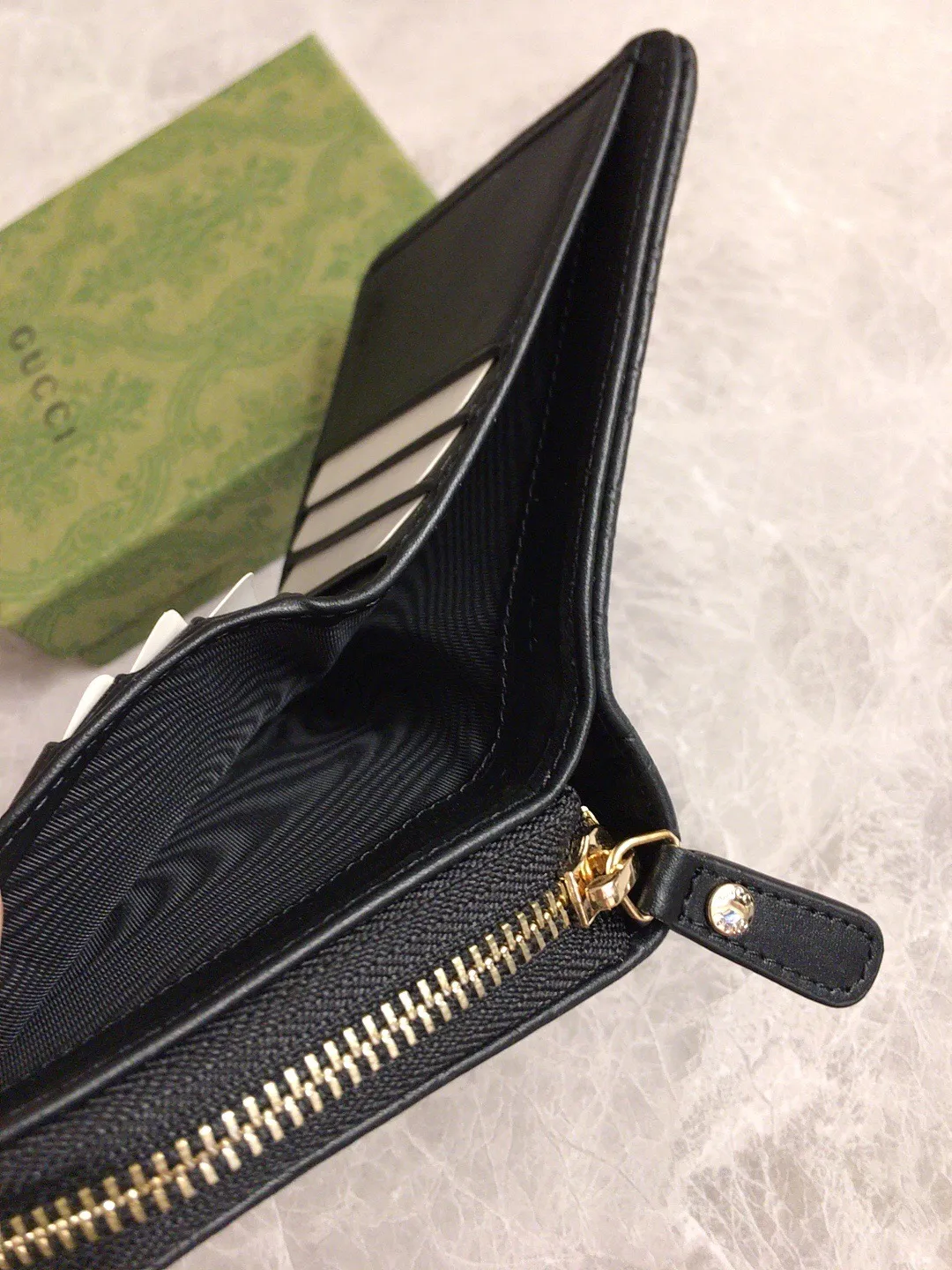💰390🇭🇺🇭🇺Gucci’s latest 3-fold zipper small wallet ~ original leather-pressed small G🎡🎡No matter the materials, workmanship, logo, stamping, wiring, every detail will fully express the wonderful connotation of *10*3cm Color: black, peony red, pink, exquisite 3 colors