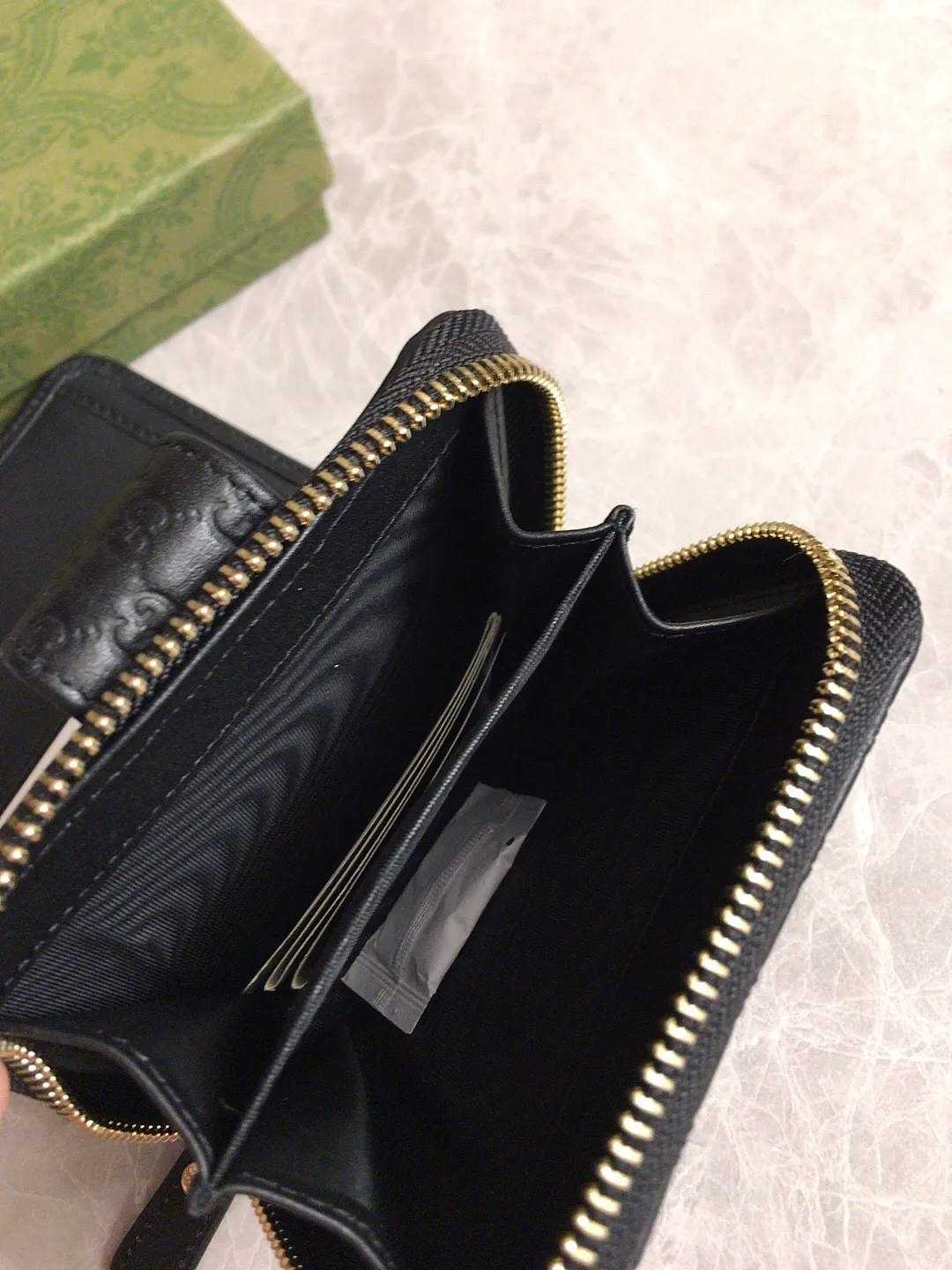 💰390🇭🇺🇭🇺Gucci’s latest 3-fold zipper small wallet ~ original leather-pressed small G🎡🎡No matter the materials, workmanship, logo, stamping, wiring, every detail will fully express the wonderful connotation of *10*3cm Color: black, peony red, pink, exquisite 3 colors