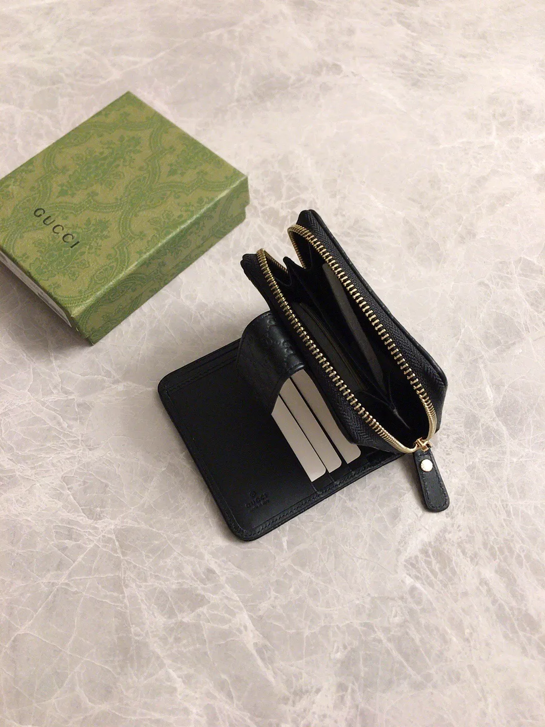 💰390🇭🇺🇭🇺Gucci’s latest 3-fold zipper small wallet ~ original leather-pressed small G🎡🎡No matter the materials, workmanship, logo, stamping, wiring, every detail will fully express the wonderful connotation of *10*3cm Color: black, peony red, pink, exquisite 3 colors