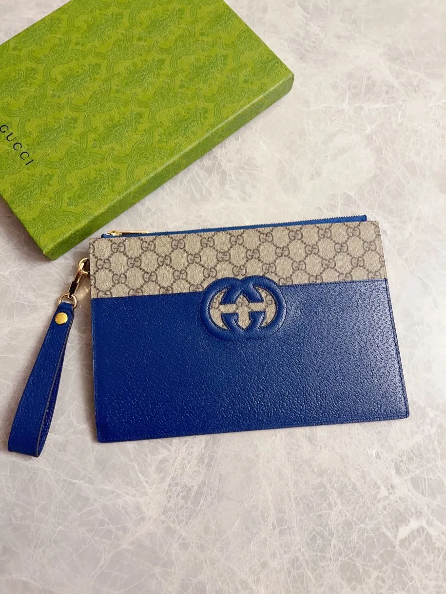💰520 🇭🇺🇭🇺Gucci’s latest ~ Men’s handbag 🧬🧬 embellished with hollow interlocking Double G details, cleverly matched with GG Supreme canvas, 🧬🧬Create an accessory with both modern style and classic style🧬🧬Iconic interlocking Double G logo. This logo comes from the brand founder Guccio Mr. Gucci's initials are constantly being reinterpreted in various forms and styles🧬🧬Model: 723320, size: 30.5x 21x 1.5cm