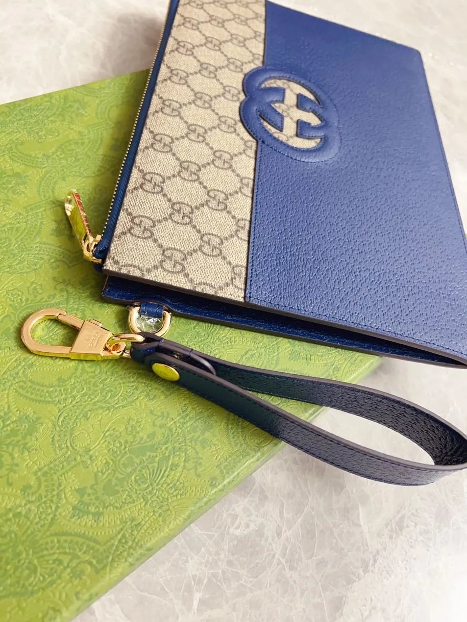 💰520 🇭🇺🇭🇺Gucci’s latest ~ Men’s handbag 🧬🧬 embellished with hollow interlocking Double G details, cleverly matched with GG Supreme canvas, 🧬🧬Create an accessory with both modern style and classic style🧬🧬Iconic interlocking Double G logo. This logo comes from the brand founder Guccio Mr. Gucci's initials are constantly being reinterpreted in various forms and styles🧬🧬Model: 723320, size: 30.5x 21x 1.5cm