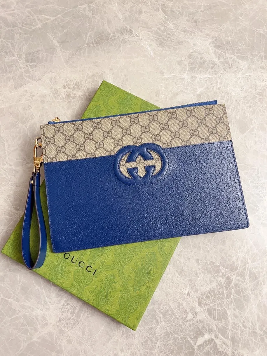💰520 🇭🇺🇭🇺Gucci’s latest ~ Men’s handbag 🧬🧬 embellished with hollow interlocking Double G details, cleverly matched with GG Supreme canvas, 🧬🧬Create an accessory with both modern style and classic style🧬🧬Iconic interlocking Double G logo. This logo comes from the brand founder Guccio Mr. Gucci's initials are constantly being reinterpreted in various forms and styles🧬🧬Model: 723320, size: 30.5x 21x 1.5cm