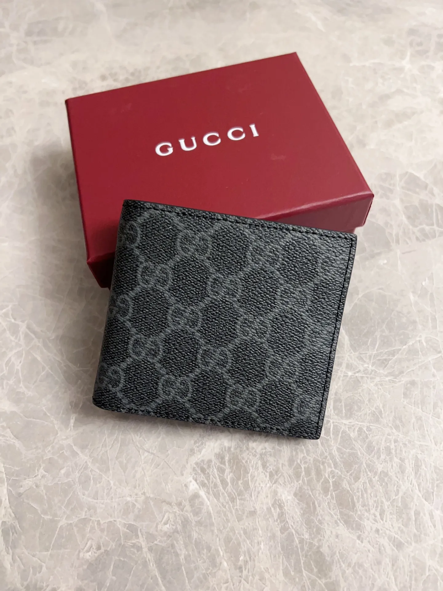 💰310🇭🇺🇭🇺GG Emblem series reinterprets the classic double G pattern with creative design and innovative functions. 🍃🍃New granular PVC fabric with original factory calfskin, fashionable and versatile! 🍃🍃Brown, black Model number: 821200 (insert cards on both sides) Size: 11x9cm