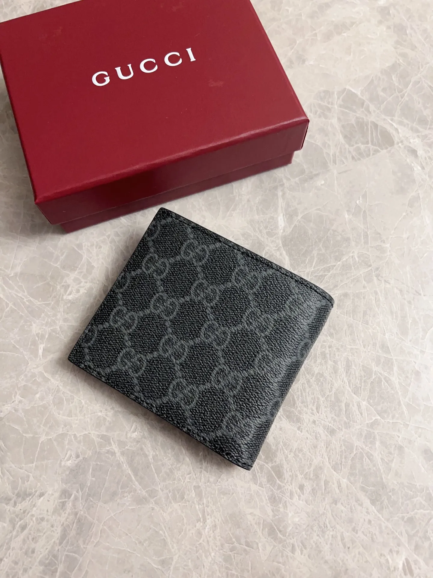 💰310🇭🇺🇭🇺GG Emblem series reinterprets the classic double G pattern with creative design and innovative functions. 🍃🍃New granular PVC fabric with original factory calfskin, fashionable and versatile! 🍃🍃Brown, black Model number: 821200 (insert cards on both sides) Size: 11x9cm