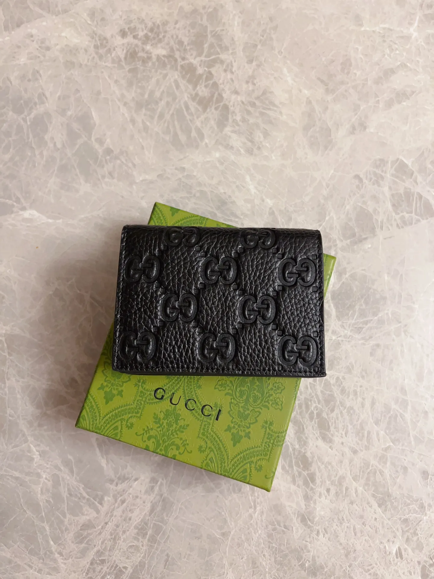 The new GG Emblem series of ultra-soft lychee-colored embossed patterns are available in 8 exquisite styles! 💋💋810705, 815936, 815883, 815874, 815891, 815922, 815901, 821803