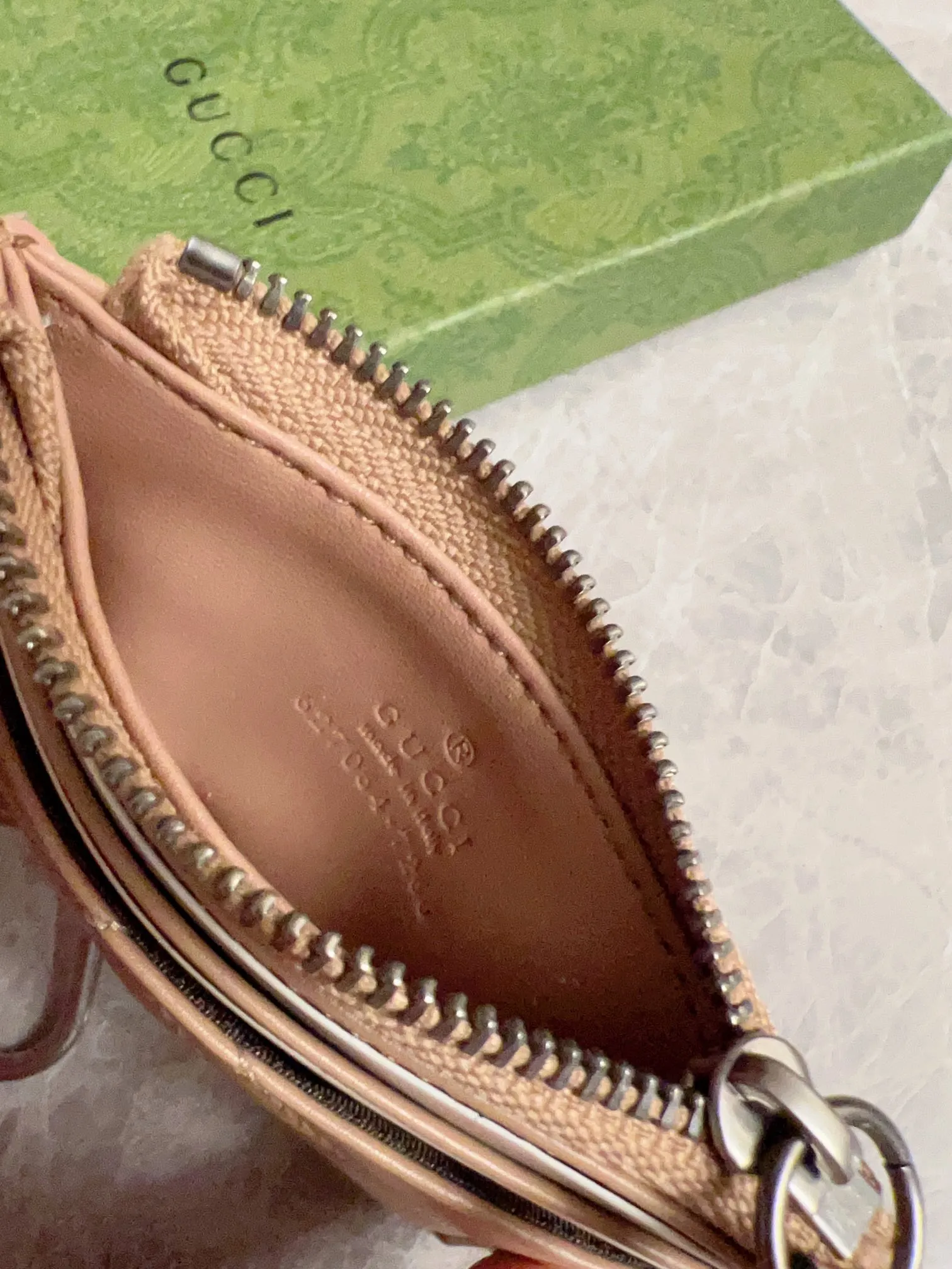 💰350🇮🇹🇮🇹Original new products are on the market! (Card holder) Counter quality, top-quality original goods, real photos! Style No.: 627064 Rose Beige~🎈🎈🎈Size: Width 10 X Height 7.5x1👏👏👏 Shipped