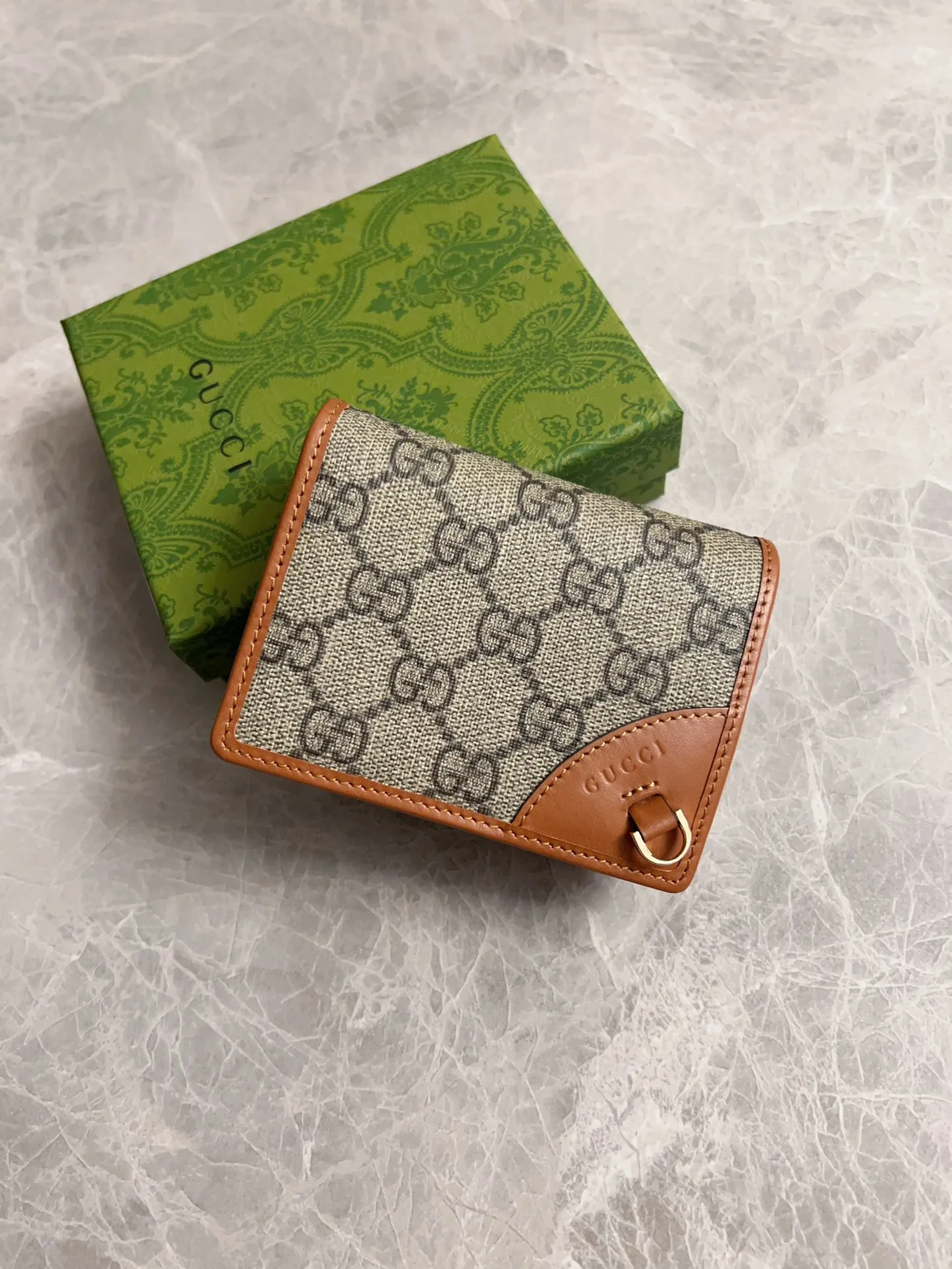 💰380 🇮🇹🇮🇹‼ ️GG Emblem series mini wallet ~ card holder The new GG Emblem series reinterprets the brand's timeless elegance and exquisite craftsmanship 🍒🍒This beige and dark brown mini wallet reinterprets the brand's new small accessories series, 🍒🍒It is crafted from the new GG letter pattern canvas 🍒🍒Elaborately equipped with multiple compartments and cleverly integrated into practical snap closures. Model: 820692 Size: 11x8.5x3cm Color: black, brown/pvc.