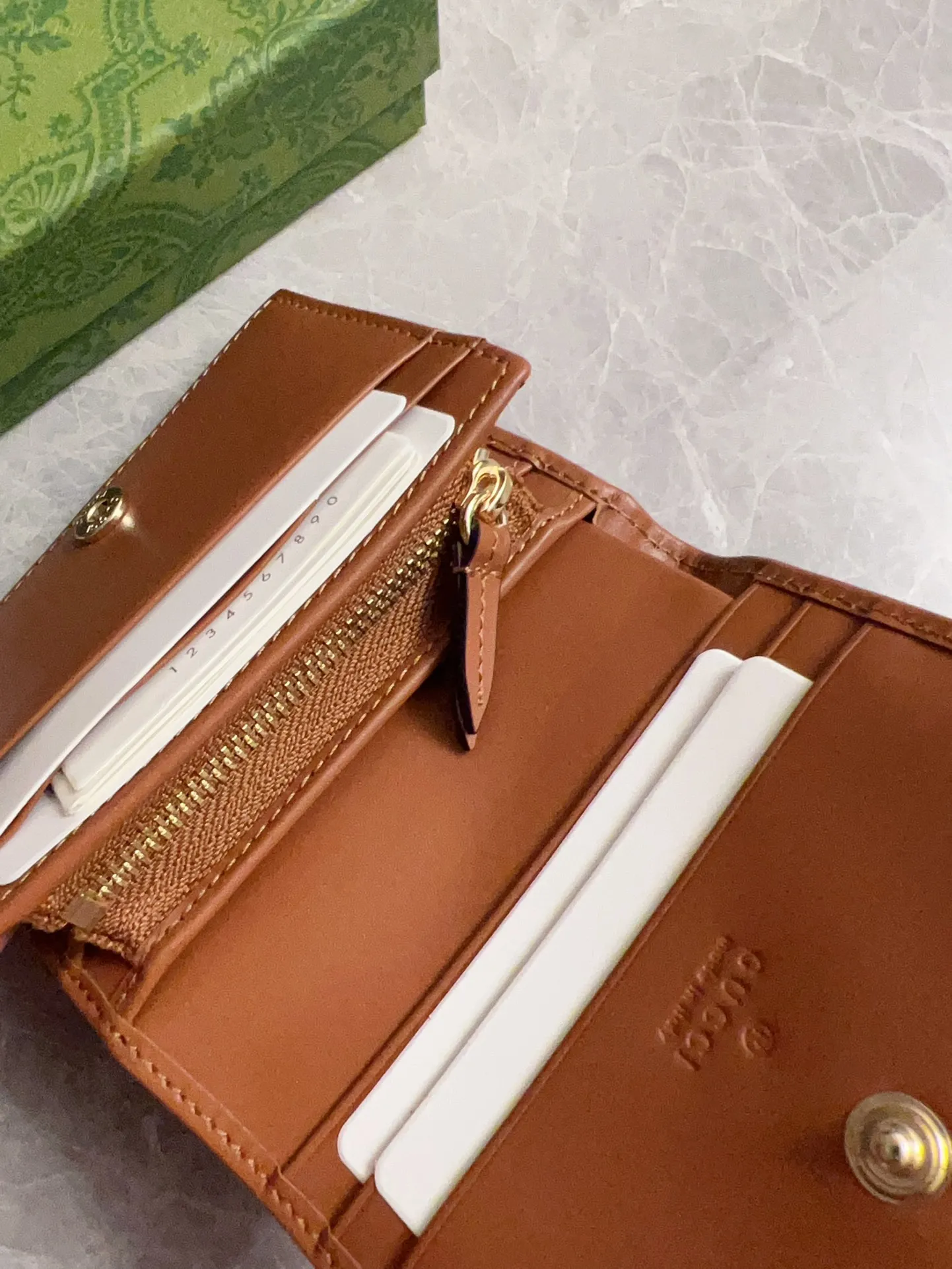 💰380 🇮🇹🇮🇹‼ ️GG Emblem series mini wallet ~ card holder The new GG Emblem series reinterprets the brand's timeless elegance and exquisite craftsmanship 🍒🍒This beige and dark brown mini wallet reinterprets the brand's new small accessories series, 🍒🍒It is crafted from the new GG letter pattern canvas 🍒🍒Elaborately equipped with multiple compartments and cleverly integrated into practical snap closures. Model: 820692 Size: 11x8.5x3cm Color: black, brown/pvc.