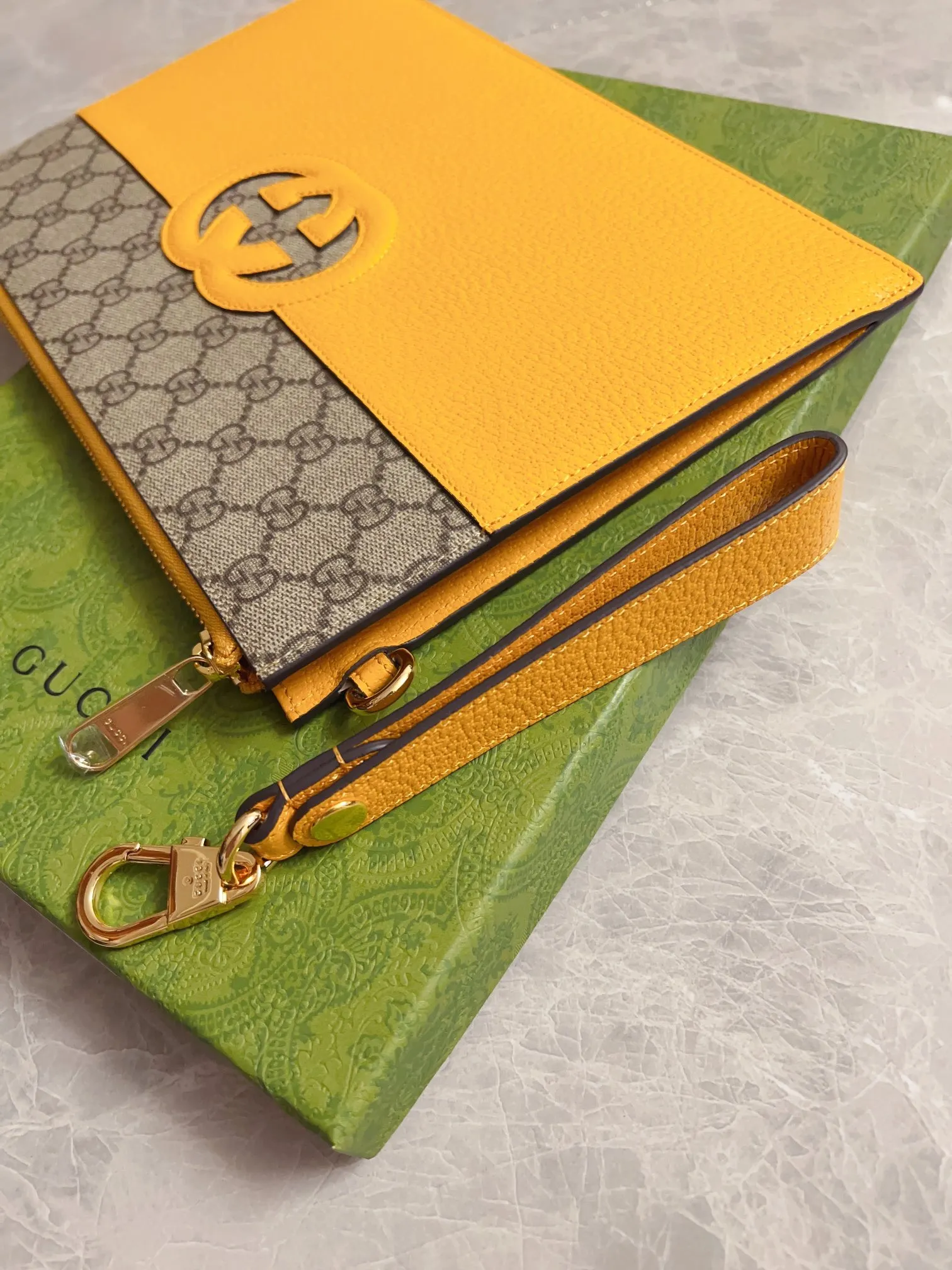 💰520 🇭🇺🇭🇺Gucci’s latest ~ Men’s handbag 🧬🧬 embellished with hollow interlocking Double G details, cleverly matched with GG Supreme canvas, 🧬🧬Create an accessory with both modern style and classic style🧬🧬Iconic interlocking Double G logo. This logo comes from the brand founder Guccio Mr. Gucci's initials are constantly being reinterpreted in various forms and styles🧬🧬Model: 723320, size: 30.5x 21x 1.5cm