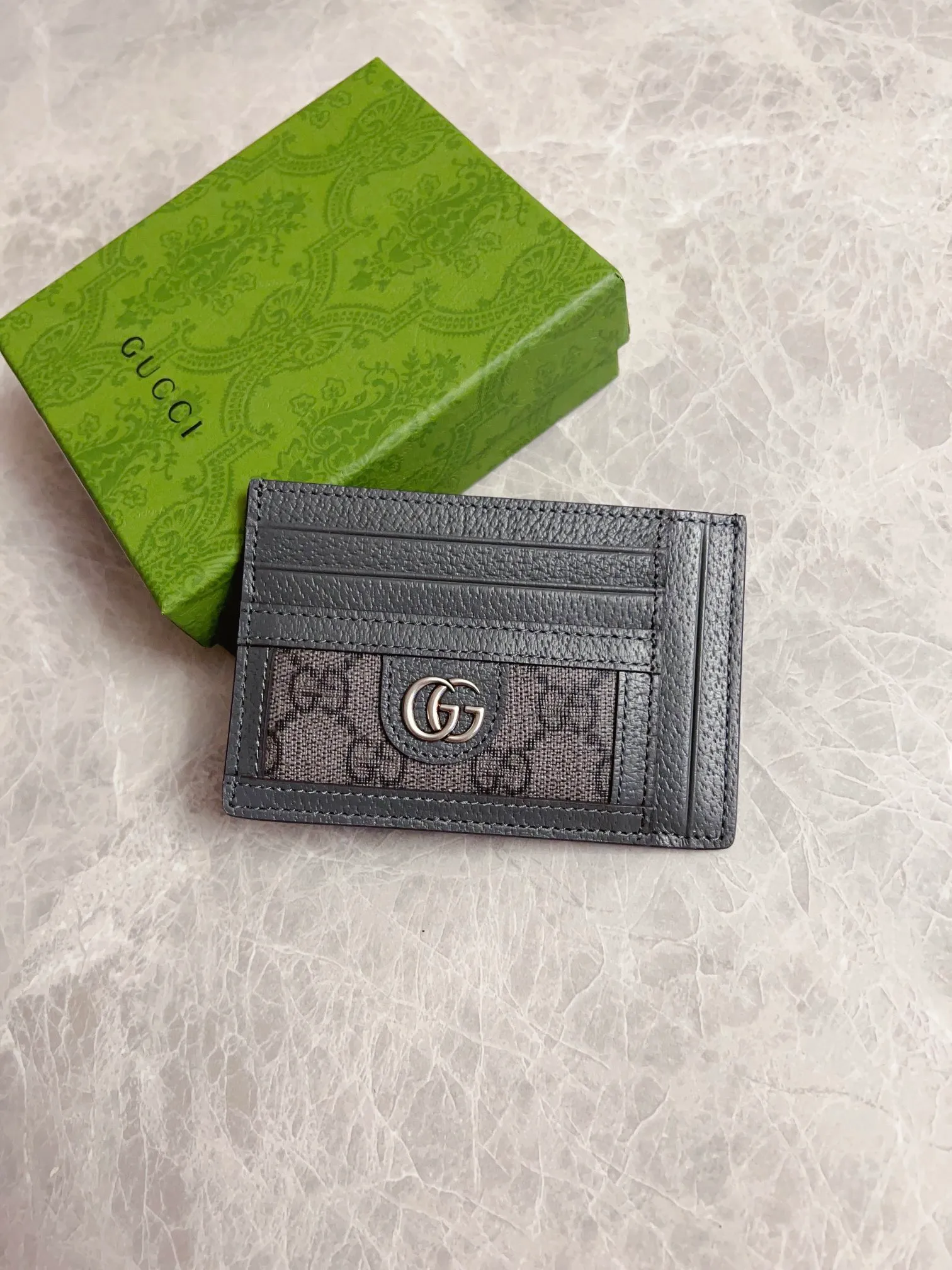 💰280🇭🇺🇭🇺GucciO’s latest phidia series card holder, Ophidia series items have endless retro feelings. Gray GG Supreme canvas, gray cowhide piping, palladium tone hardware Double G Model: 732018 Dimensions: 11x 7cm Color: gray/pvc.