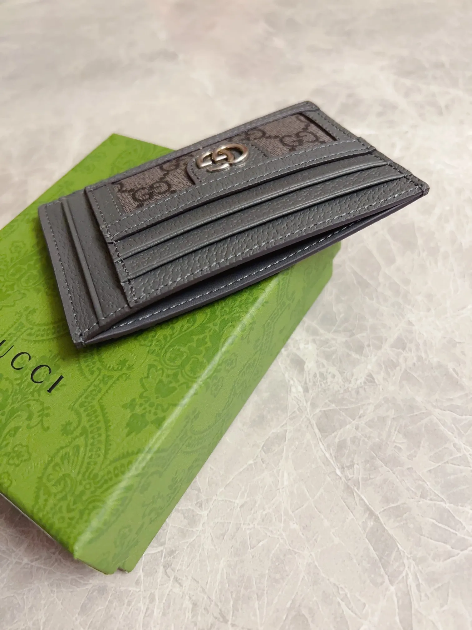 💰280🇭🇺🇭🇺GucciO’s latest phidia series card holder, Ophidia series items have endless retro feelings. Gray GG Supreme canvas, gray cowhide piping, palladium tone hardware Double G Model: 732018 Dimensions: 11x 7cm Color: gray/pvc.