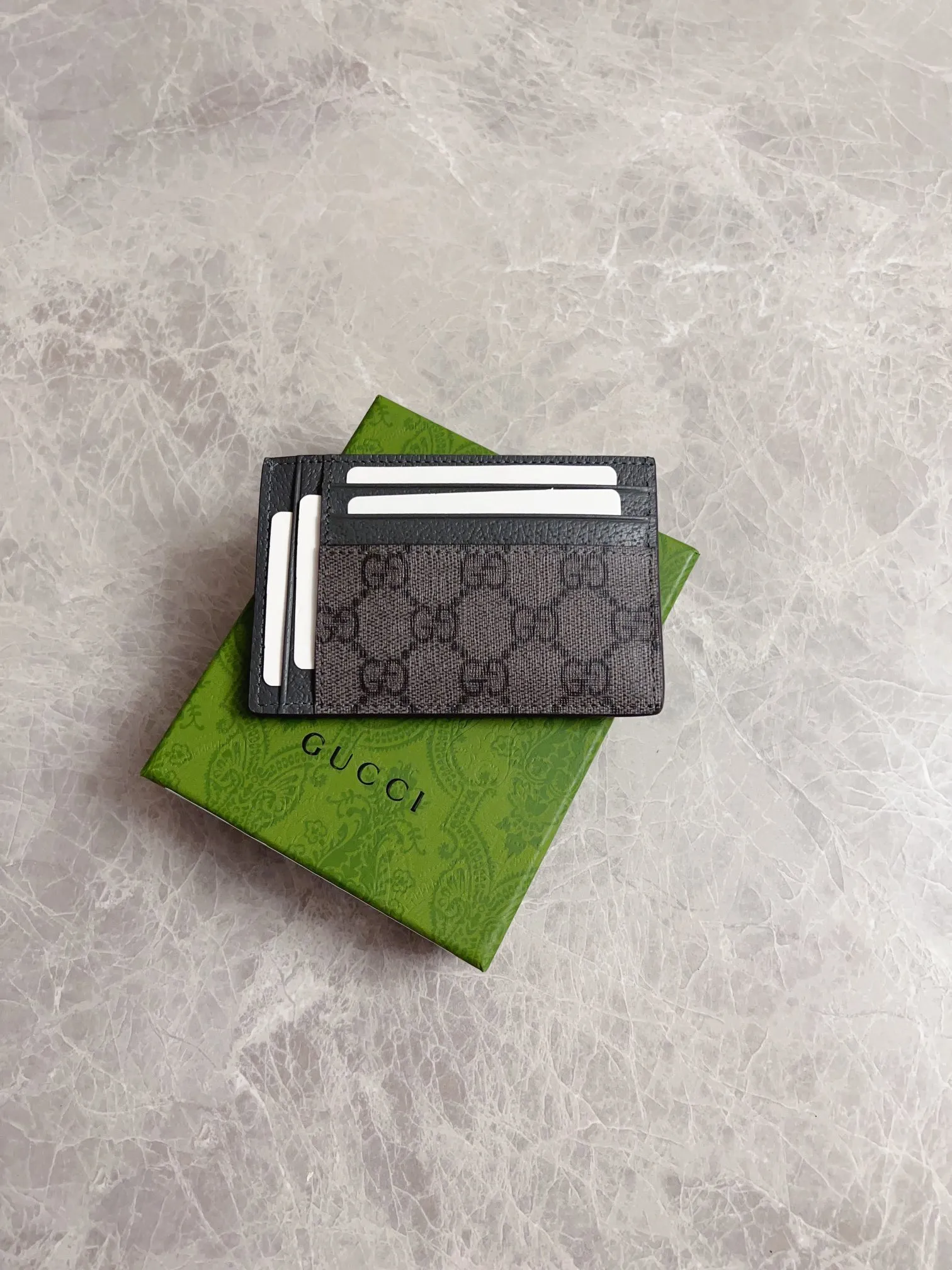 💰280🇭🇺🇭🇺GucciO’s latest phidia series card holder, Ophidia series items have endless retro feelings. Gray GG Supreme canvas, gray cowhide piping, palladium tone hardware Double G Model: 732018 Dimensions: 11x 7cm Color: gray/pvc.