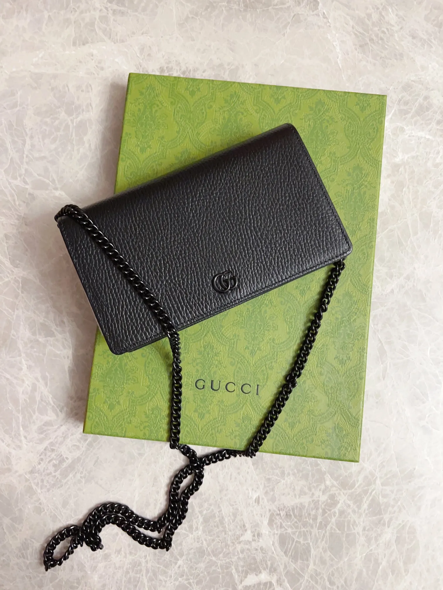 💰640🇭🇺🇭🇺 Top original order! GGMarmont series🍃🍃Chain strap wallet is made of imported cowhide with soft tones, and is reinterpreted with same-tone resin material🍃🍃Classic design is combined with single-tone color matching to highlight the modern fashion style🍃🍃Zipper inner pocket and open pocket-six card compartments Mirror-detachable chain shoulder strap🌱🌱Model: 497985, size: 20*12.5*4cm
