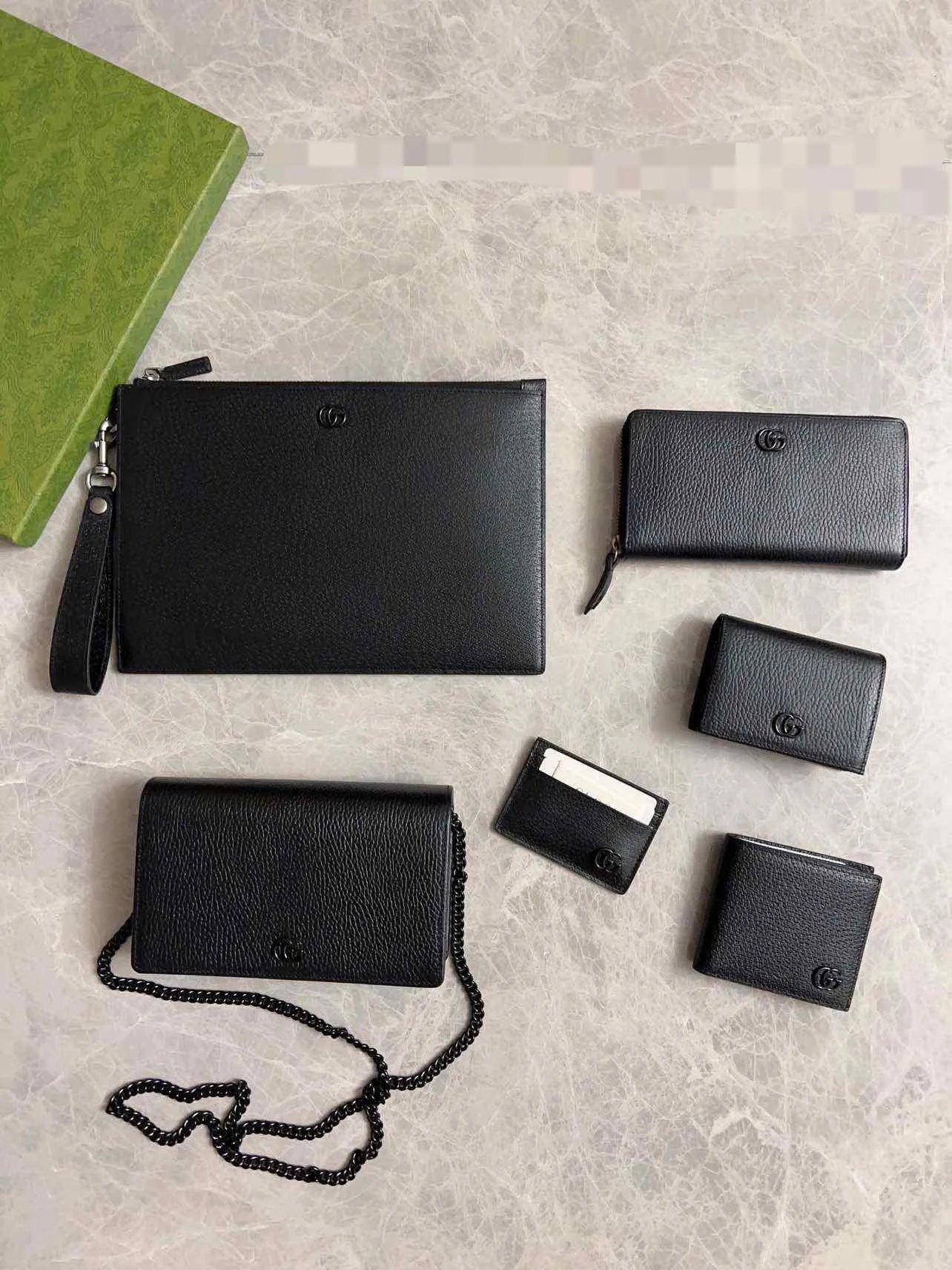 💰640🇭🇺🇭🇺 Top original order! GGMarmont series🍃🍃Chain strap wallet is made of imported cowhide with soft tones, and is reinterpreted with same-tone resin material🍃🍃Classic design is combined with single-tone color matching to highlight the modern fashion style🍃🍃Zipper inner pocket and open pocket-six card compartments Mirror-detachable chain shoulder strap🌱🌱Model: 497985, size: 20*12.5*4cm