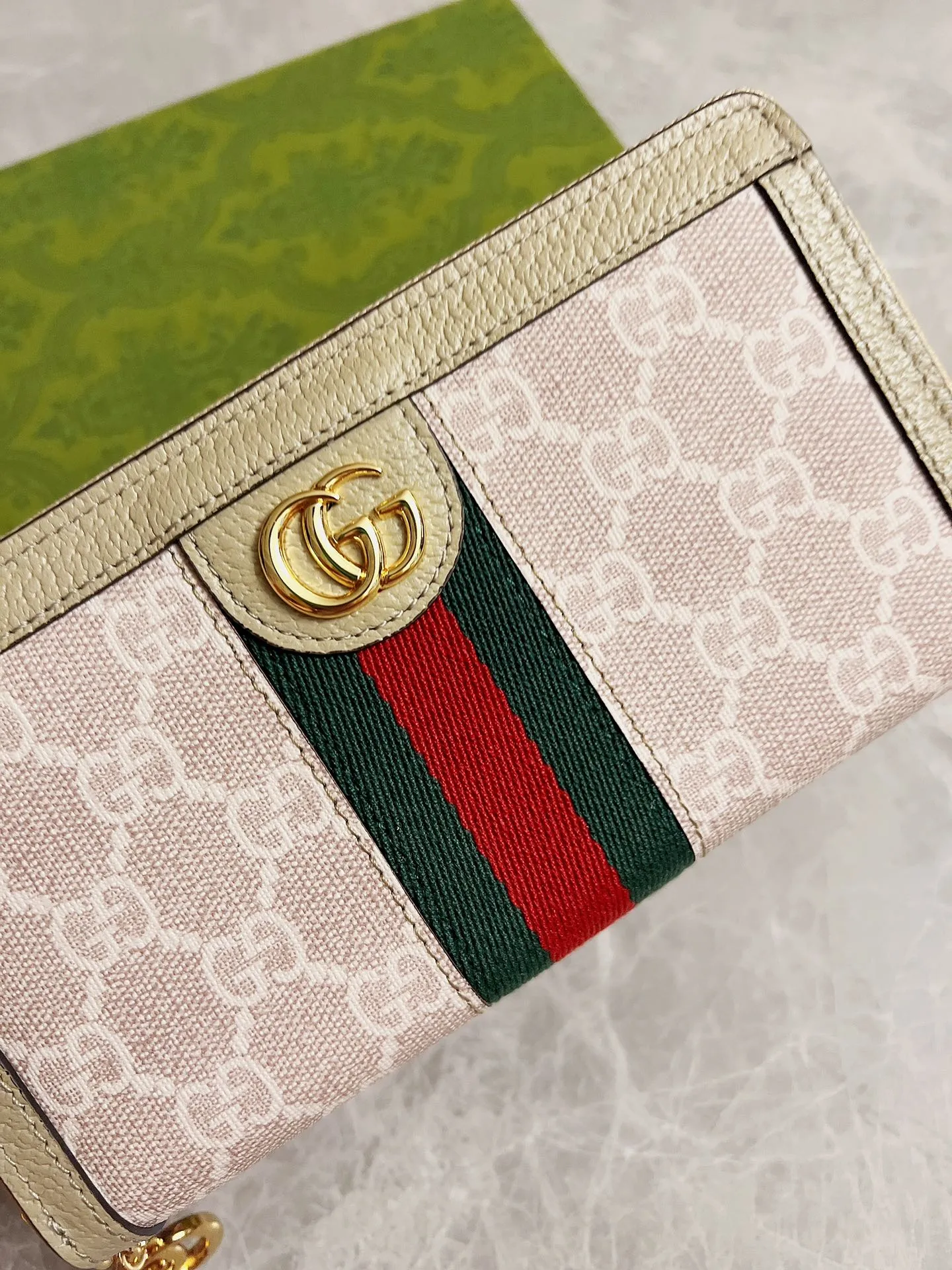 💰410🇭🇺🇭🇺 The official website is synchronized with the new model! Ophidia series ~ long zipper clip, 🧤🧤 is made of GG Supreme high-grade PVC fabric 🧤🧤 with iconic double G hardware marks, classic red and green webbing, exquisitely made! 🧤🧤Model number: 523154, size: W19xH10xD3cm, color: beige