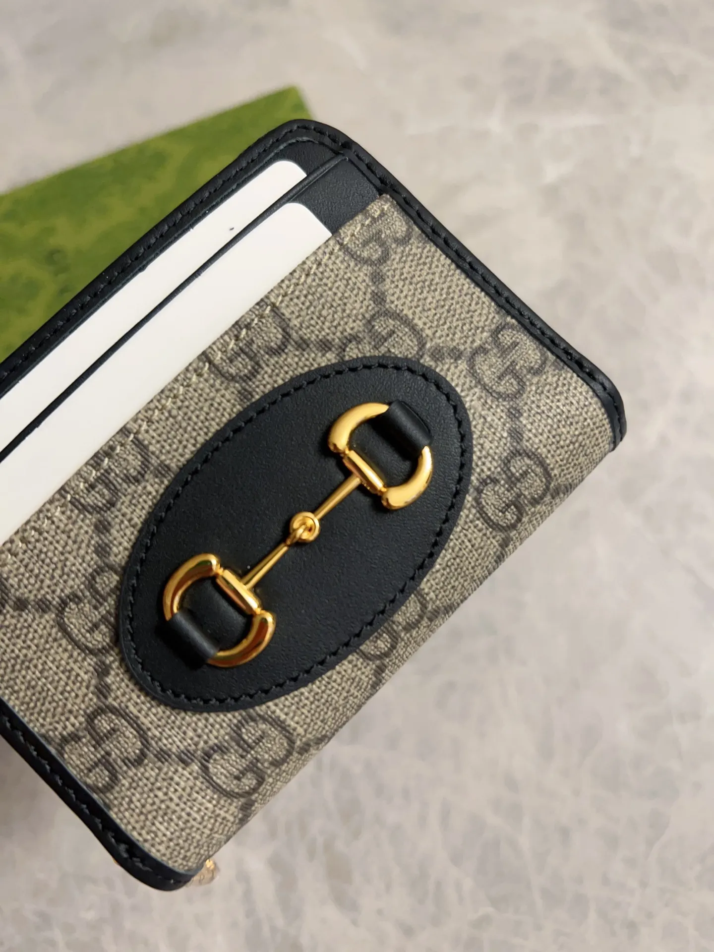 💰380 🇭🇺🇭🇺GG Marmont series🧼🧼Card holder~Business card collection in one🧼🧼Elegant and exquisite design, a must-have and versatile item! Super awesome! Model: 658549. Size: 11.5*8.5*3cm. Color: white~brown/PVC