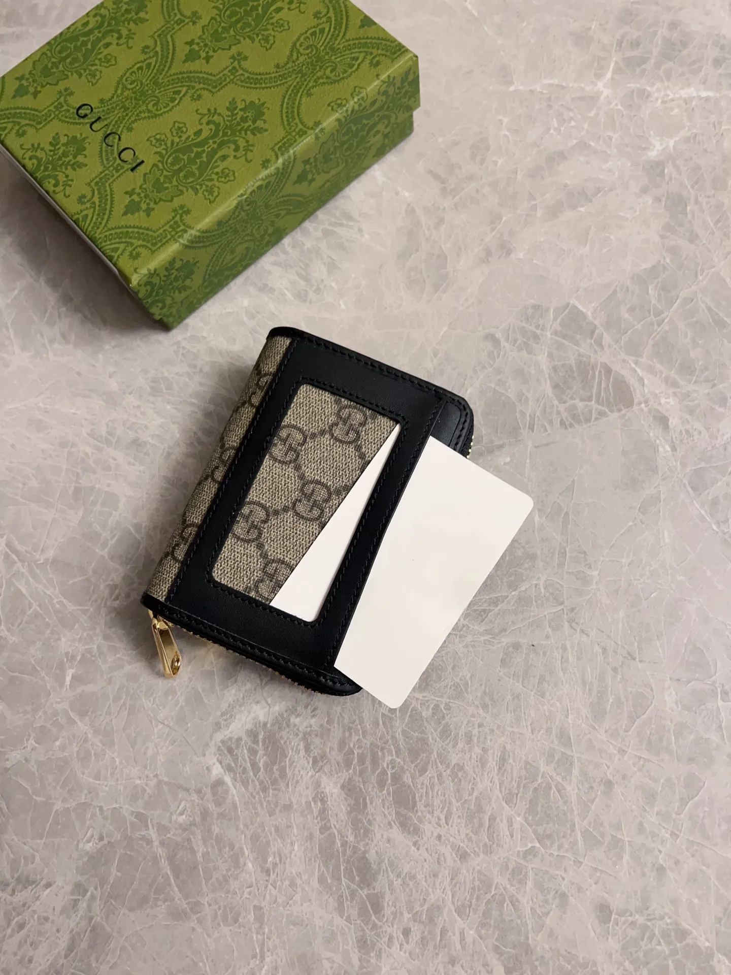 💰380 🇭🇺🇭🇺GG Marmont series🧼🧼Card holder~Business card collection in one🧼🧼Elegant and exquisite design, a must-have and versatile item! Super awesome! Model: 658549. Size: 11.5*8.5*3cm. Color: white~brown/PVC