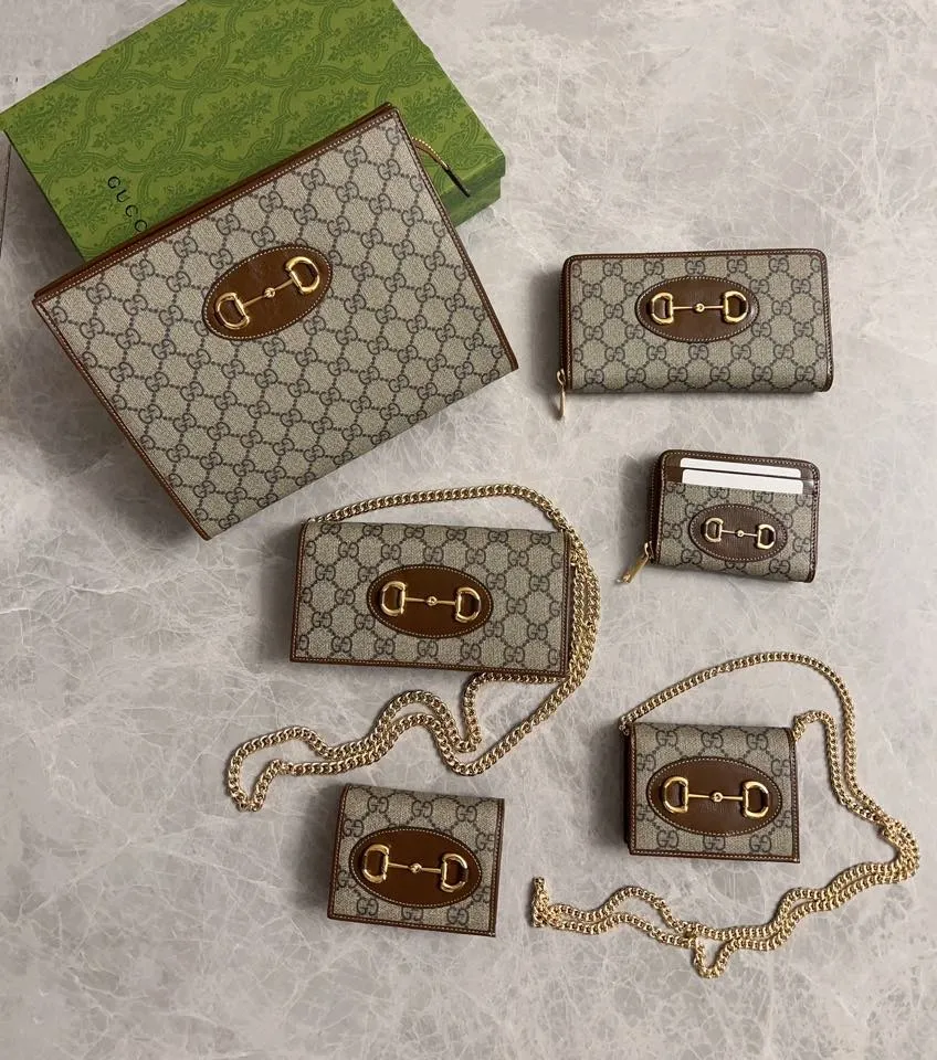 💰380 🇭🇺🇭🇺GG Marmont series🧼🧼Card holder~Business card collection in one🧼🧼Elegant and exquisite design, a must-have and versatile item! Super awesome! Model: 658549. Size: 11.5*8.5*3cm. Color: white~brown/PVC