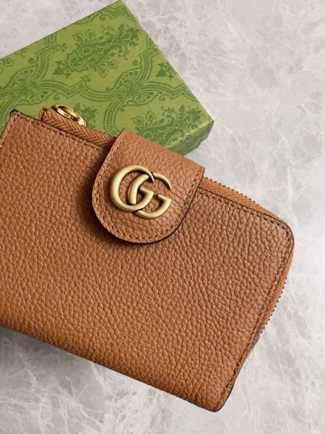 💰420 🇭🇺🇭🇺GG Marmont series card holder has arrived! Exquisite and generous! Model: 739498 Dimensions: 13x8.5x2cm. Color: black/burgundy/brown/original leather.