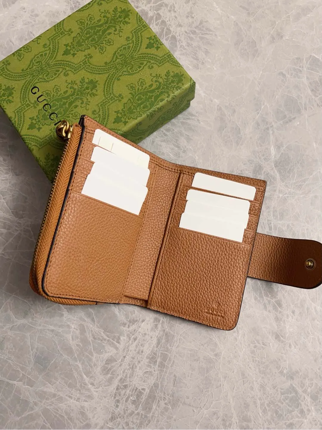 💰420 🇭🇺🇭🇺GG Marmont series card holder has arrived! Exquisite and generous! Model: 739498 Dimensions: 13x8.5x2cm. Color: black/burgundy/brown/original leather.