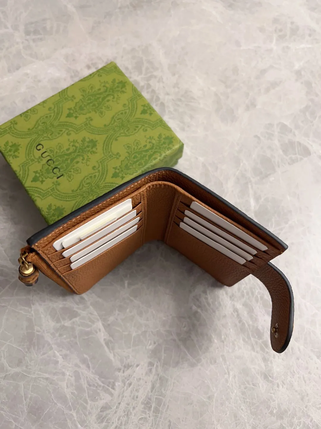 💰420 🇭🇺🇭🇺GG Marmont series card holder has arrived! Exquisite and generous! Model: 739498 Dimensions: 13x8.5x2cm. Color: black/burgundy/brown/original leather.