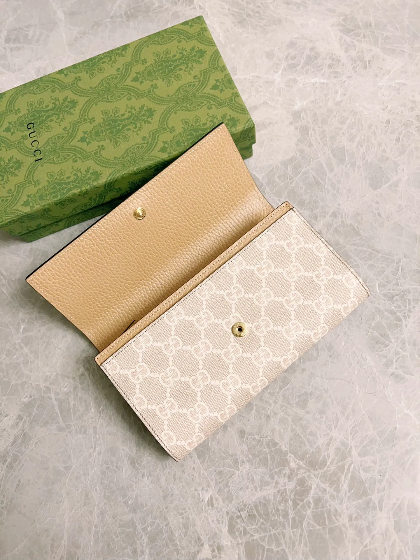 💰420🇭🇺🇭🇺gucci new product! Using imported original leather and imported thread,‼ ️The new Ophidia series❣ Made of calfskin imported from Italy, equipped with classic double G hardware, a new style and contour support are now available. A structural shape in which the inner side is divided into intervals. 😘Made from top overseas hardware, 💍Model: 456116, Color: Khaki PVC, Size: W19xH10xD2.5cm