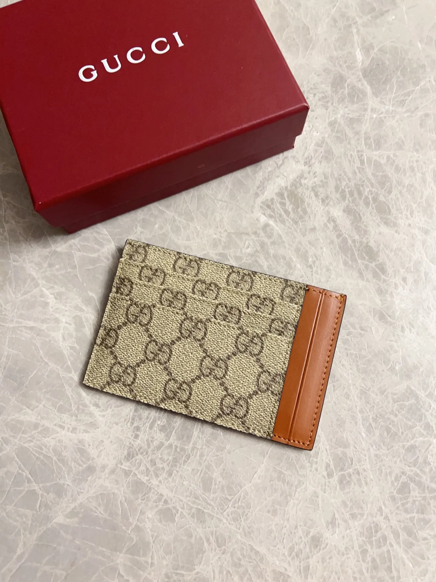 💰250 🇭🇺🇭🇺GG Emblem series reinterprets the classic double G pattern with creative design and innovative functions, 🍃🍃new granular PVC fabric with original factory calfskin, fashionable and versatile! 🍃🍃Brown, black Style number: 821208 Size: 12x8cm