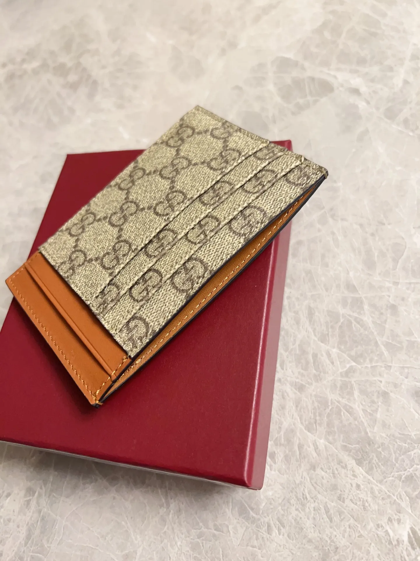 💰250 🇭🇺🇭🇺GG Emblem series reinterprets the classic double G pattern with creative design and innovative functions, 🍃🍃new granular PVC fabric with original factory calfskin, fashionable and versatile! 🍃🍃Brown, black Style number: 821208 Size: 12x8cm