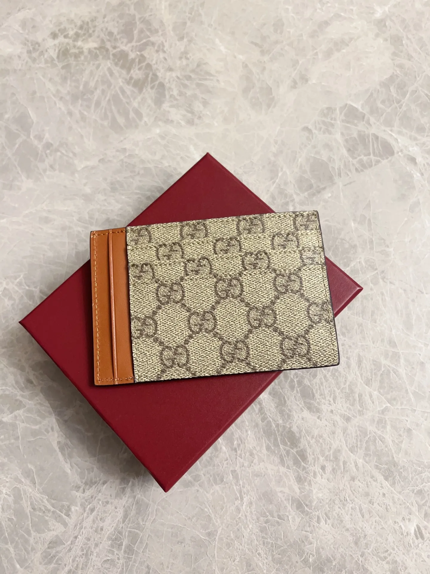 💰250 🇭🇺🇭🇺GG Emblem series reinterprets the classic double G pattern with creative design and innovative functions, 🍃🍃new granular PVC fabric with original factory calfskin, fashionable and versatile! 🍃🍃Brown, black Style number: 821208 Size: 12x8cm