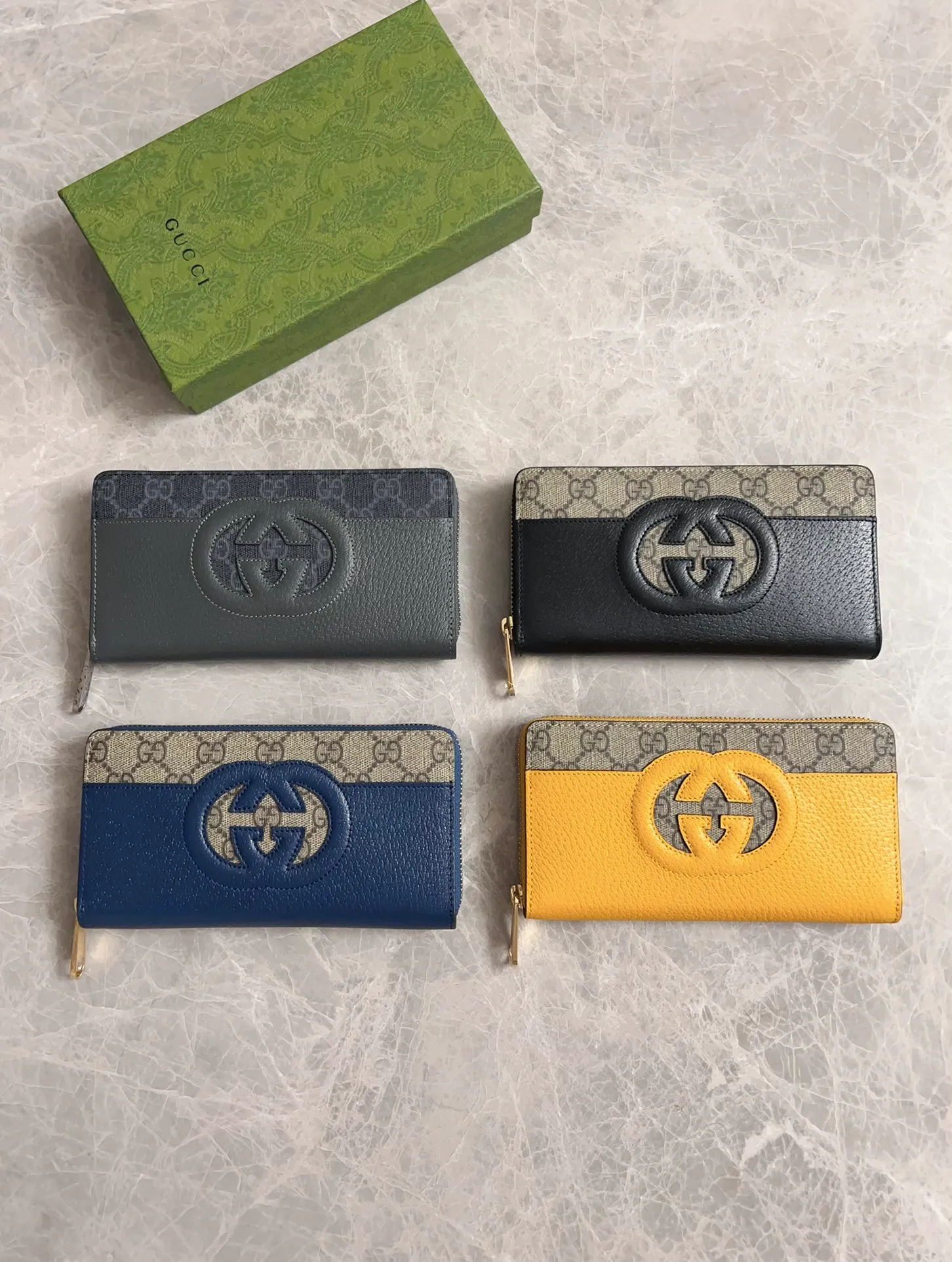 💰460 🇭🇺🇭🇺Gucci’s latest ~ men’s zipper wallet 🪅🪅 embellished with hollow interlocking Double G details, cleverly paired with GG Supreme canvas, 🪅🪅 to create an accessory that combines modern style with classic style 🪅🪅 iconic interlocking Double G logo. This logo comes from the brand founder Guccio Mr. Gucci's initials are constantly being reinterpreted in various forms and styles🪅🪅Model: 701423 Dimensions: 19x 10x 3cm