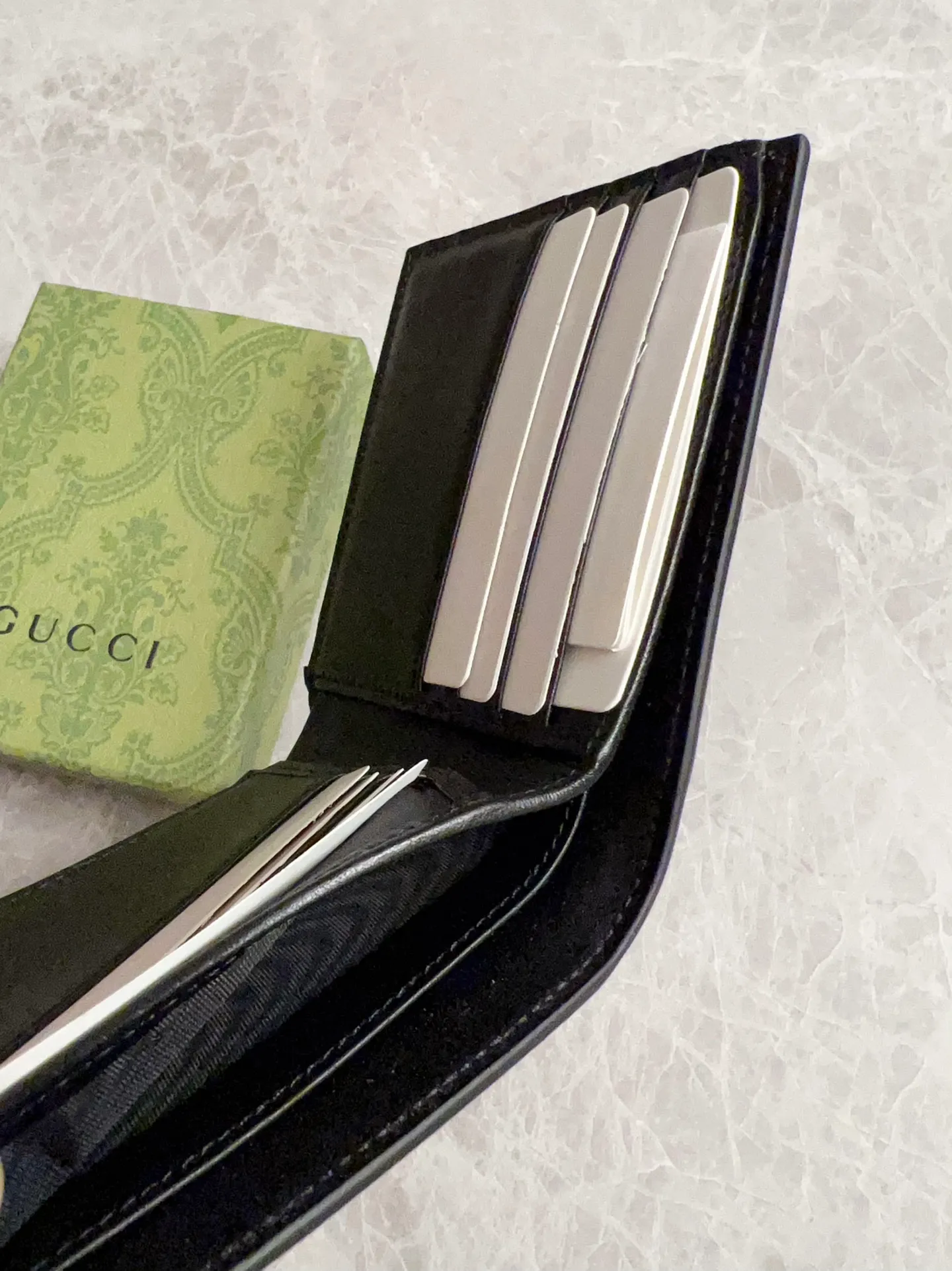 💰270 🇭🇺🇭🇺New men’s short wallet! 🐯🐯Synchronized with counters, original shaved leather with high-quality PVC fabric🐯🐯tear-printed latest tiger head logo🐯🐯, fine oil edge workmanship, simple and elegant, fashionable and domineering,🐯🐯Model: 451268, size: 10x9x2.5cm, color: Brown PVC-Black "Tiger Head"
