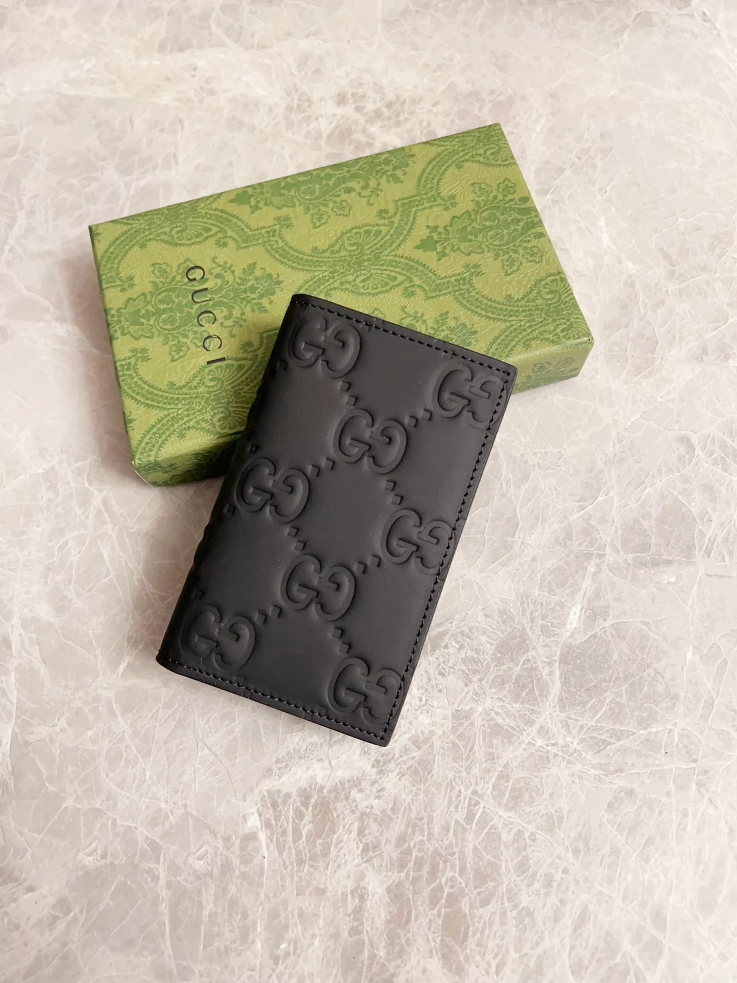 💰330 🇭🇺🇭🇺gucci's new men's series of original black rubber effect styles are now available🎋🎋Model number: 771317, size: 12x7cm🎋🎋Counter quality, top-notch original goods, real photos🎋🎋