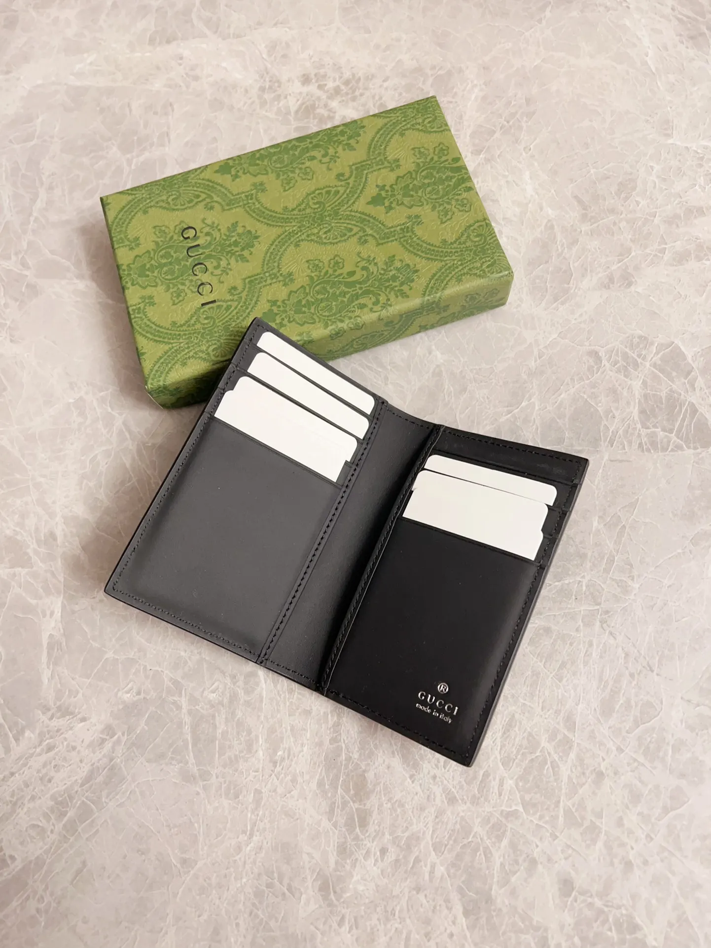 💰330 🇭🇺🇭🇺gucci's new men's series of original black rubber effect styles are now available🎋🎋Model number: 771317, size: 12x7cm🎋🎋Counter quality, top-notch original goods, real photos🎋🎋