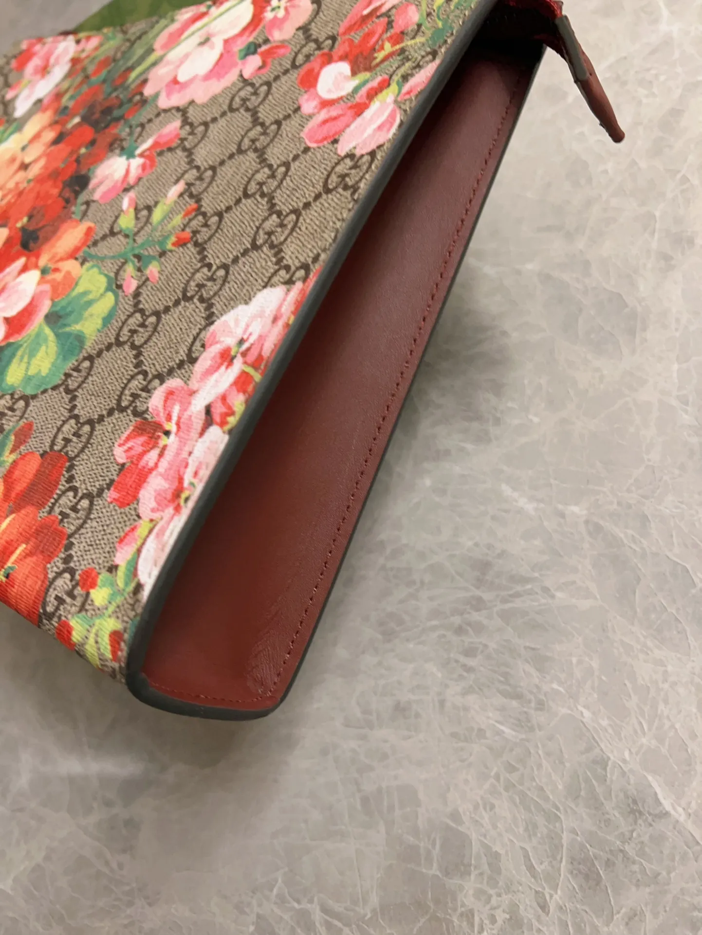 💰440 🇭🇺🇭🇺 New style is coming ~Print~Fashion handbag🥗🥗High-end PVC matching~Original leather, 🥗🥗Exquisite workmanship, super large capacity🥗🥗A must-have item for fashionistas, 🥗🥗Model: 430268, Color: pink flower - rose red, blue flower - bright red, green flower - black, size: width 26x height 20x side 5Cm