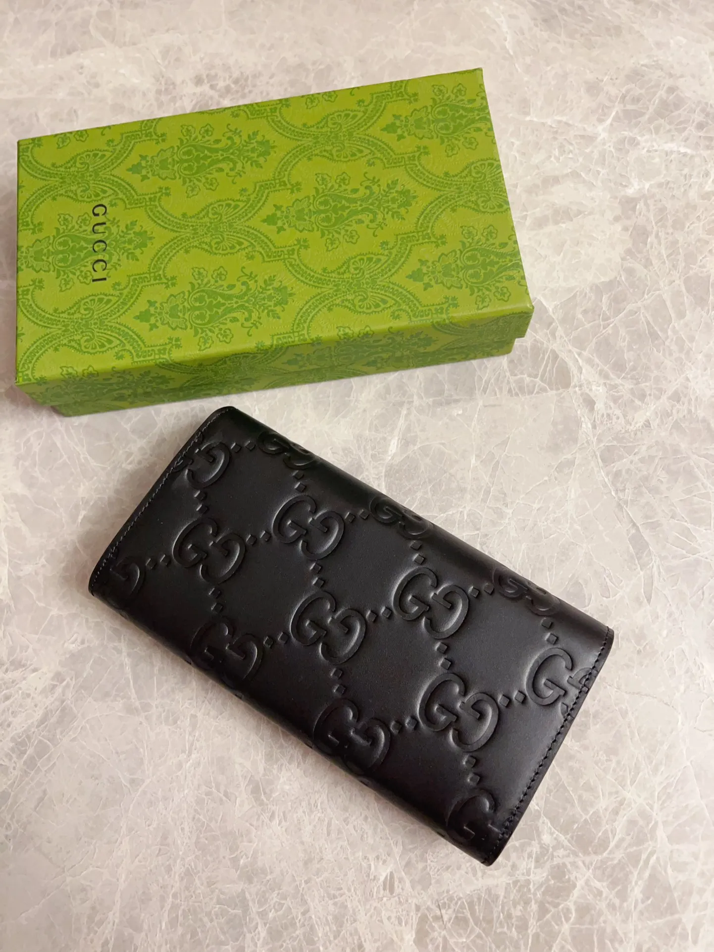 💰480🇭🇺🇭🇺Gucci [New Product] The classic GG pattern with rich texture and luster injects a unique style into this elegant black long wallet🦔🦔. Black GG cowhide, antique gold tone metal buttons🦔🦔 Model: 772791. Dimensions: 19x 10x 3 Color: Black Made in Italy