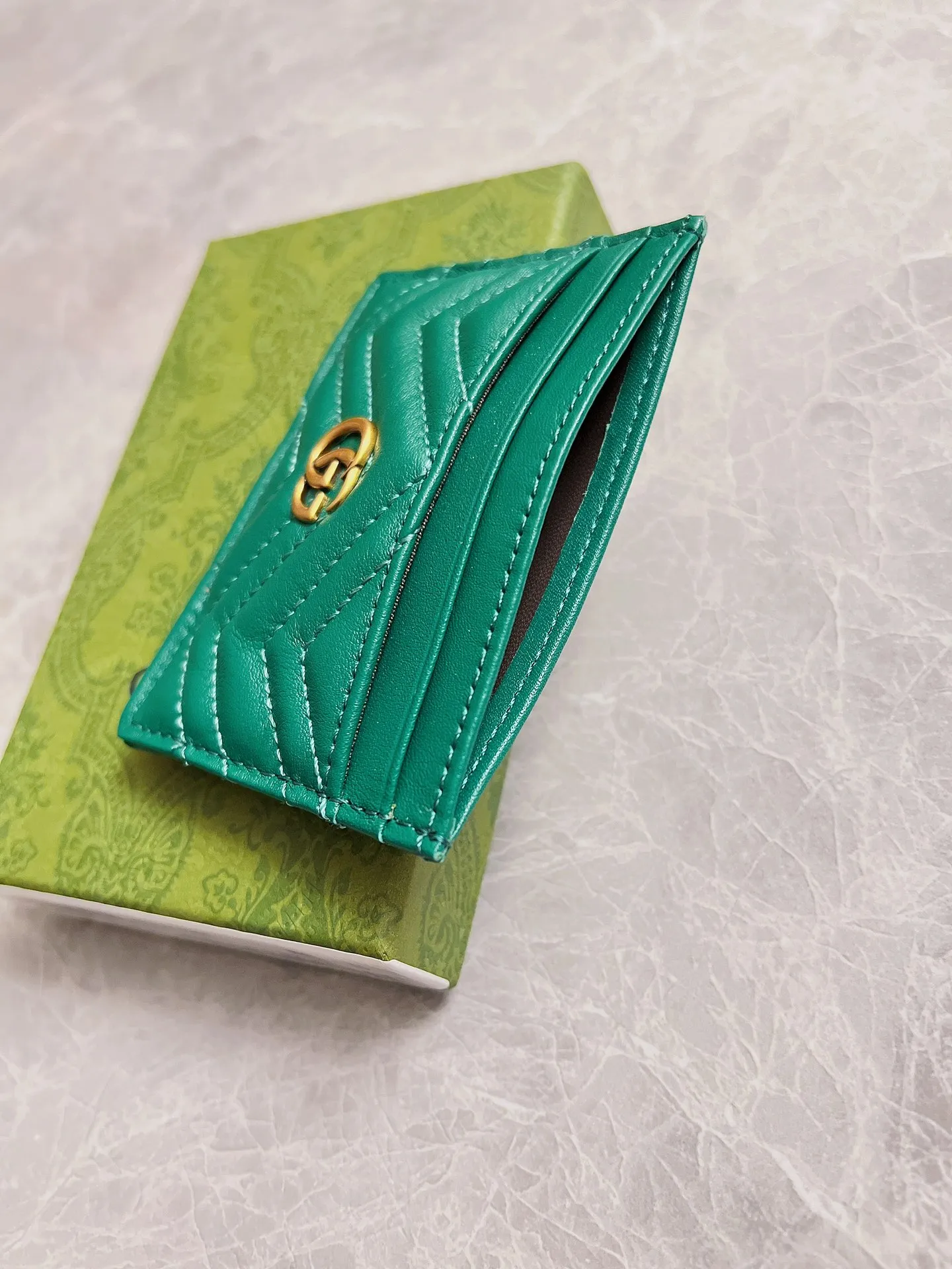💰210 🇭🇺🇭🇺 The latest ~ GG Marmont card holder 🦄🦄 quilted with humanoid pattern, 🦄🦄 with GG logo pattern on the back, bronze hardware accessories 🦄🦄Model number: 443127, size: W10*H7cm, color: black, red, dark green, nude pink