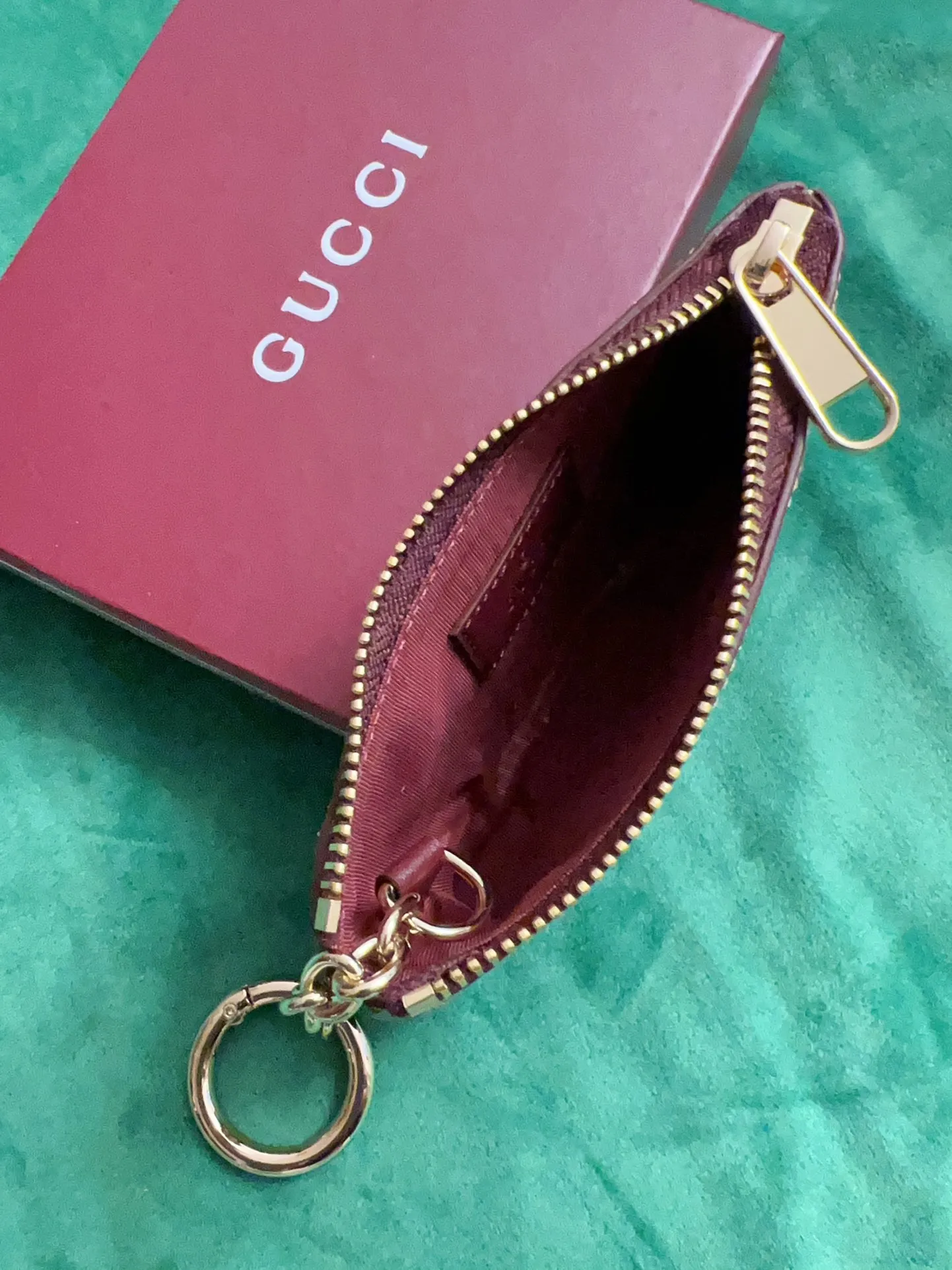 💰360 🇭🇺🇭🇺New products on official website! Exquisite key bag 🔑 ~ lipstick bag 💄🐹🐹 pvc with burgundy calfskin, with cute and exquisite cartoon patterns on the leather! 🐹🐹Style number 818768, size: 12x8x1.5cm, 🐹🐹Little red cat, puppy, panda, owl, exquisite and cute! Original product!