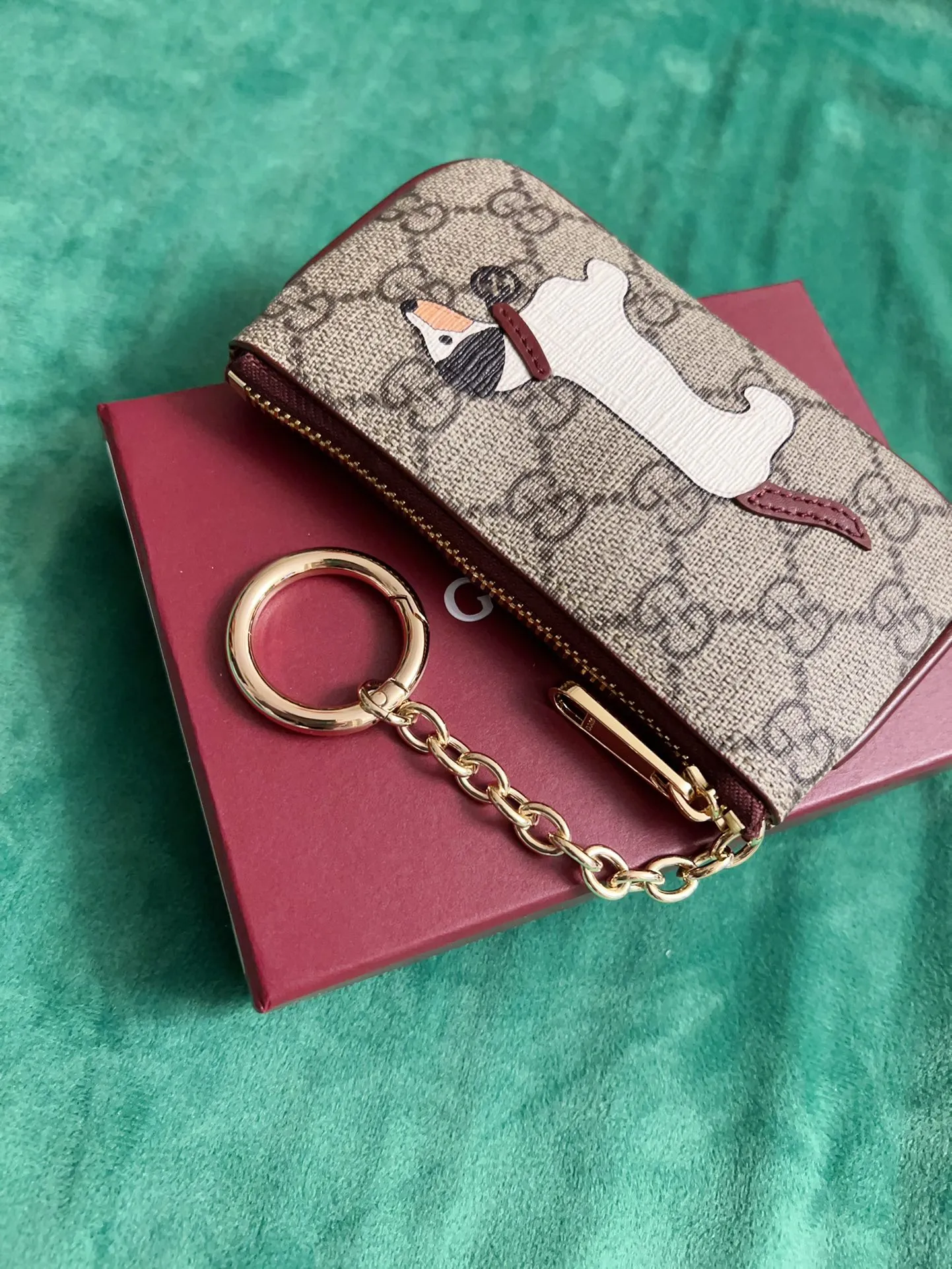 💰360 🇭🇺🇭🇺New products on official website! Exquisite key bag 🔑 ~ lipstick bag 💄🐹🐹 pvc with burgundy calfskin, with cute and exquisite cartoon patterns on the leather! 🐹🐹Style number 818768, size: 12x8x1.5cm, 🐹🐹Little red cat, puppy, panda, owl, exquisite and cute! Original product!