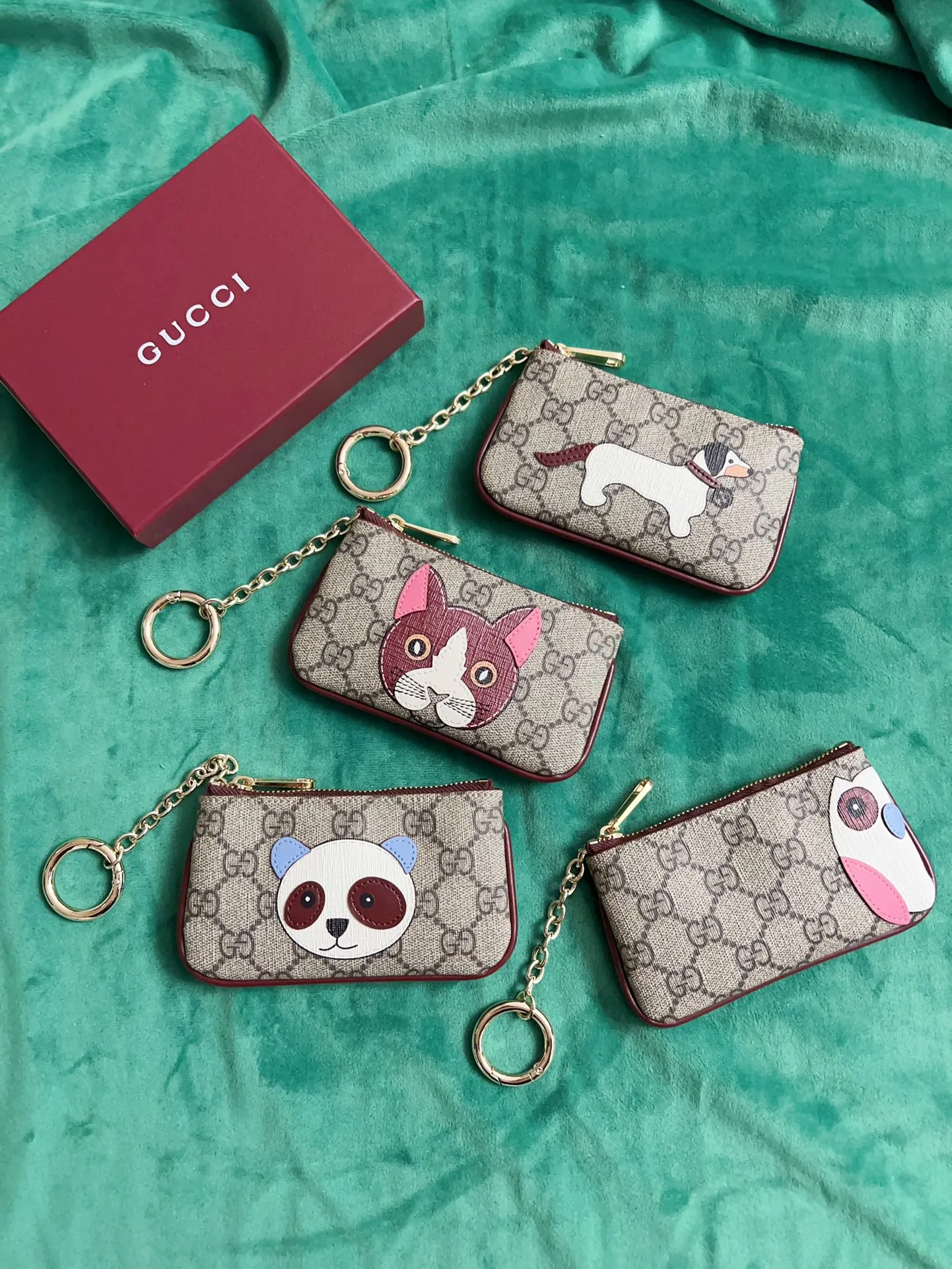 💰360 🇭🇺🇭🇺New products on official website! Exquisite key bag 🔑 ~ lipstick bag 💄🐹🐹 pvc with burgundy calfskin, with cute and exquisite cartoon patterns on the leather! 🐹🐹Style number 818768, size: 12x8x1.5cm, 🐹🐹Little red cat, puppy, panda, owl, exquisite and cute! Original product!